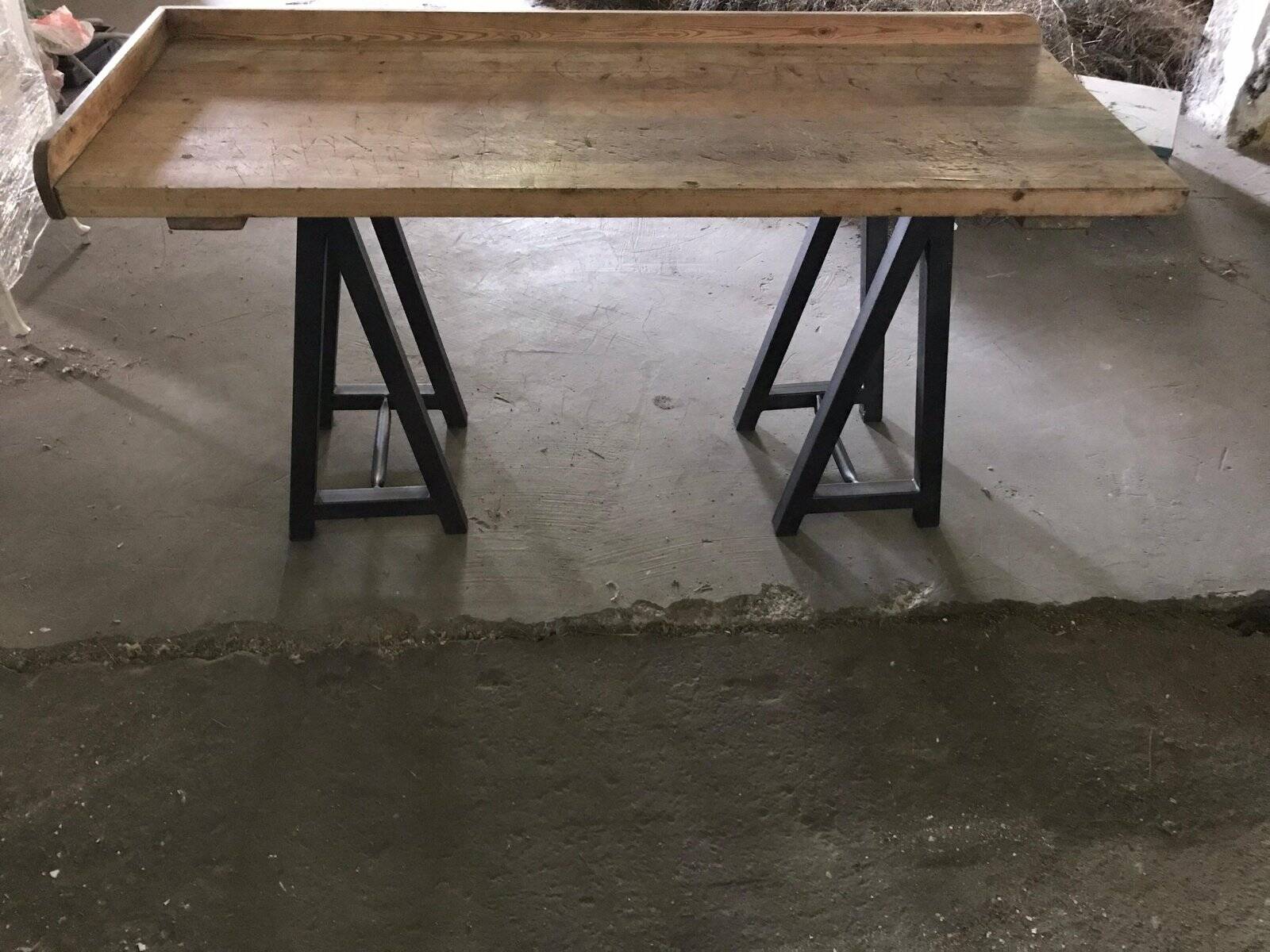 Antique industrial butcher's table in brown and black metal - Hungarian workbench circa 1900