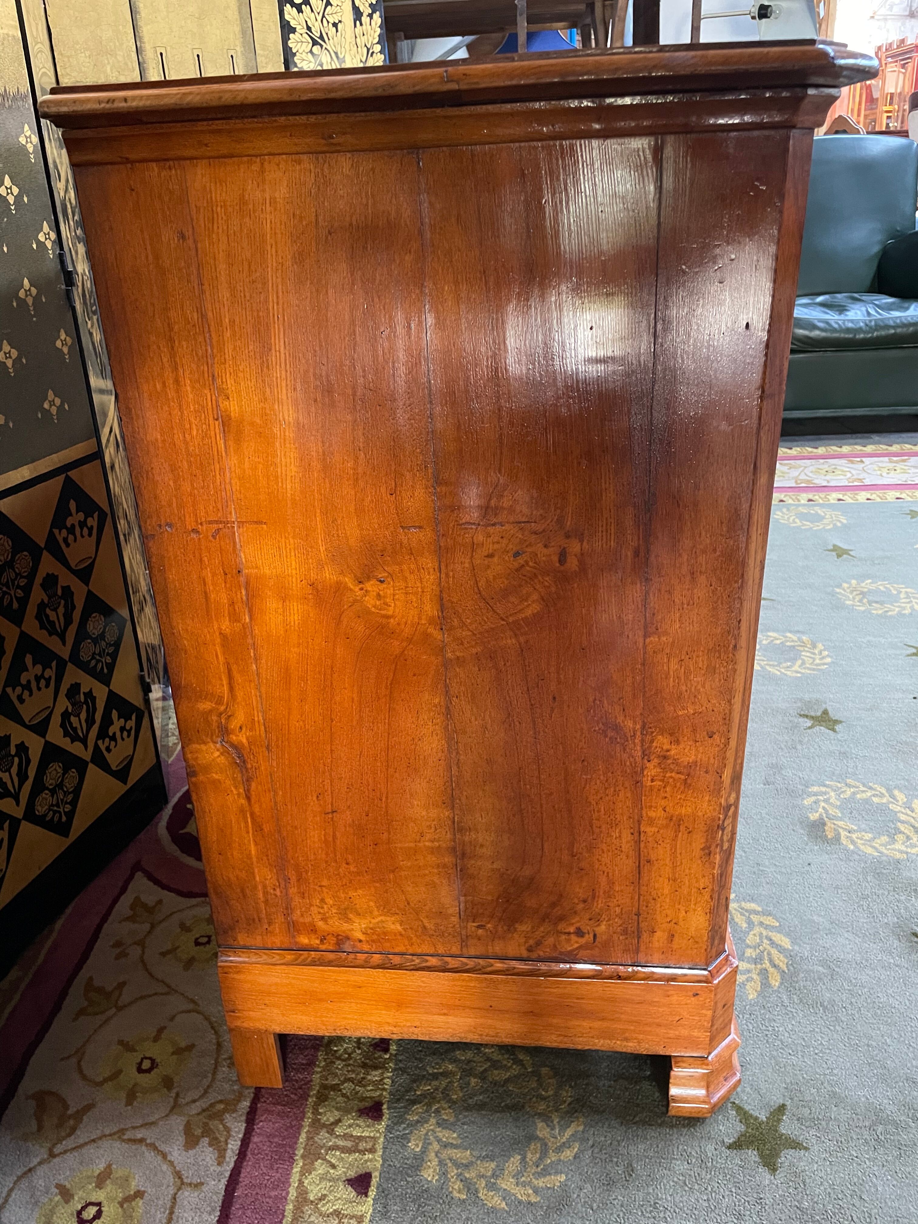 Commode Louis Philippe en Orme era
