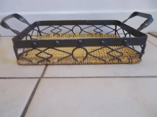 Plateau de service en osier et fer