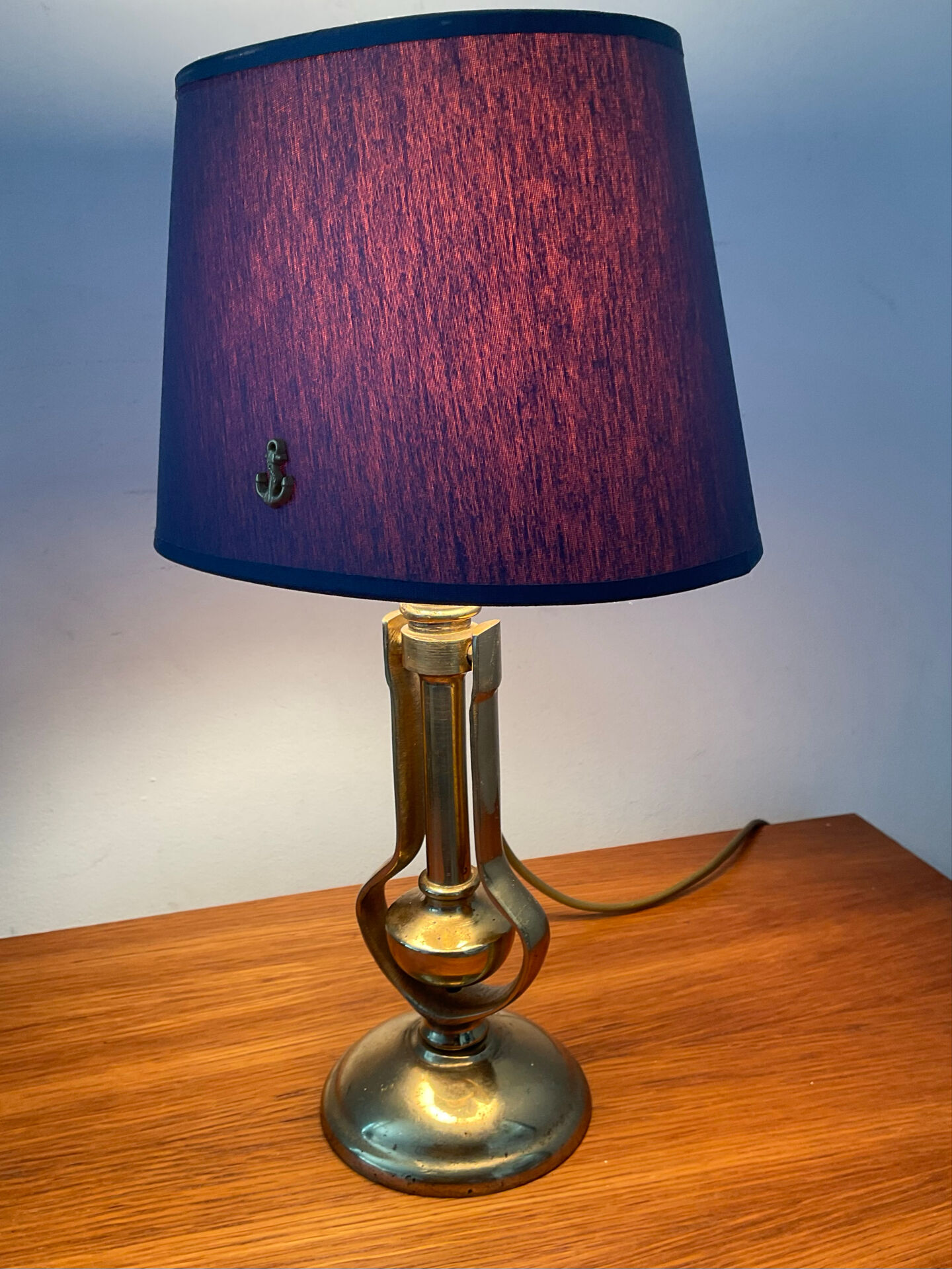 Ancienne lampe de bateau en bronze