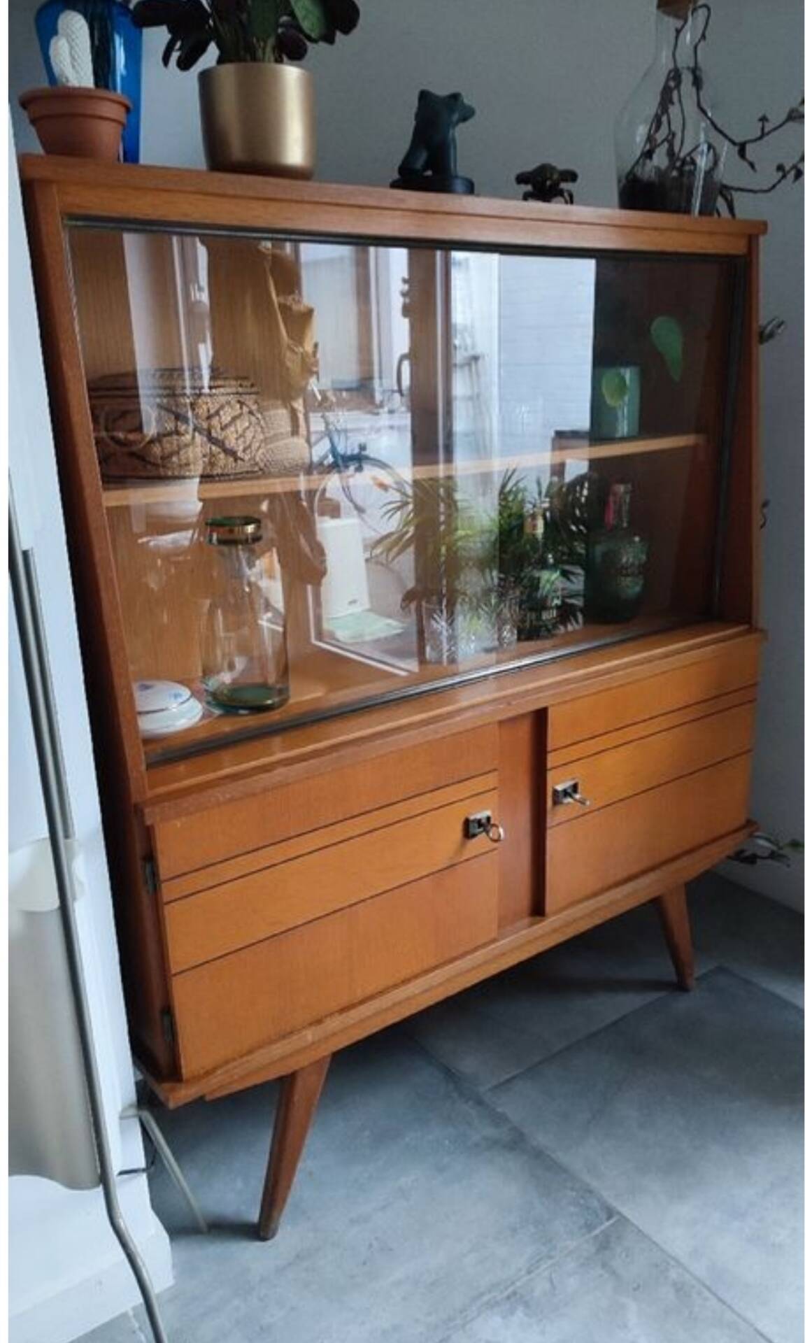 Buffet vitrine pieds compas