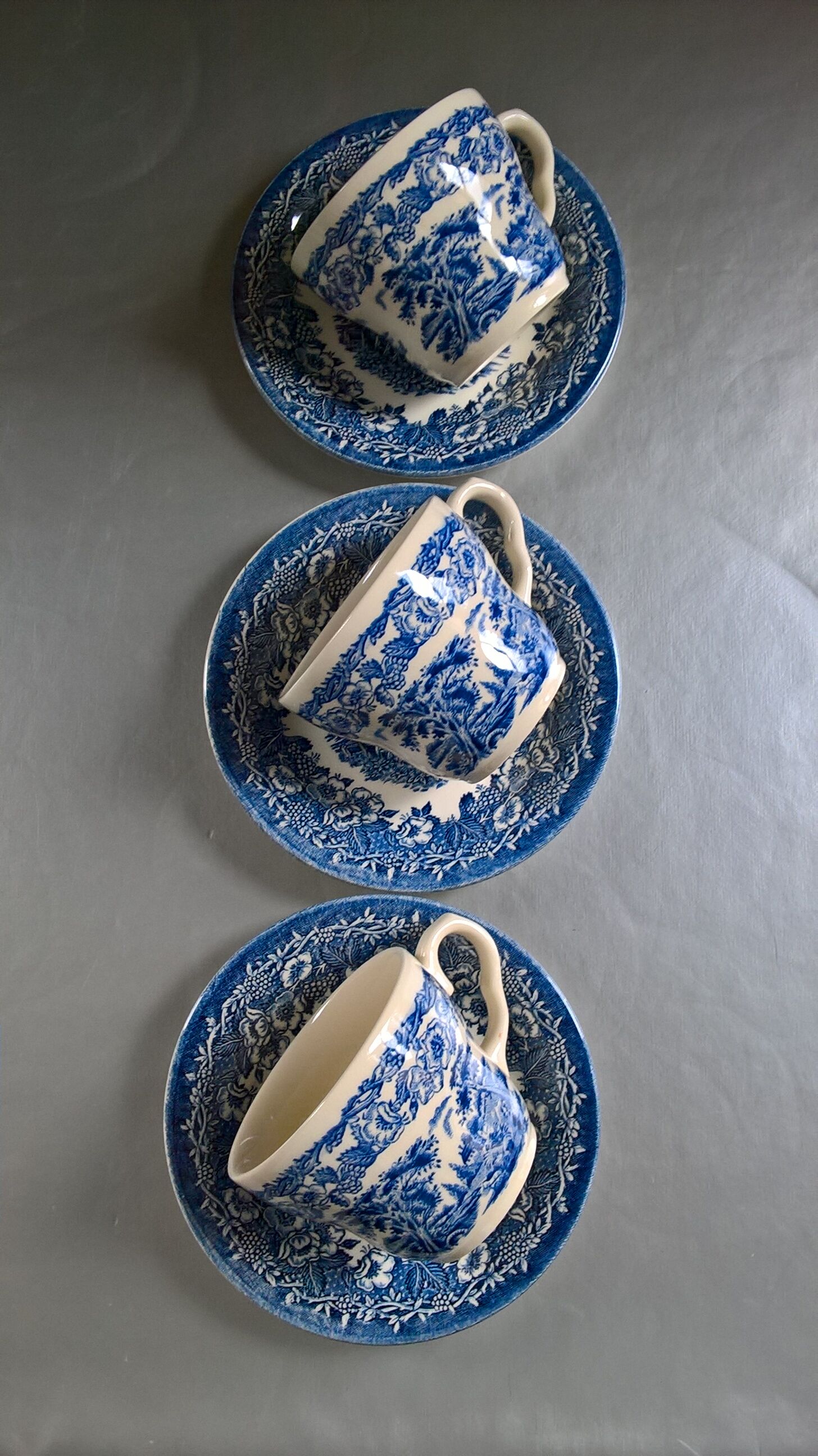 English Ironstone Tableware Ltd (EIT) "Kingswood" blue-white cups and saucers