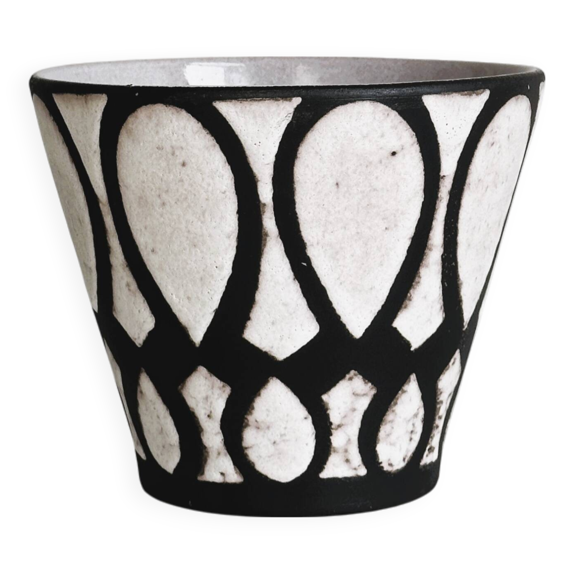 Black and white geometric ceramic planter