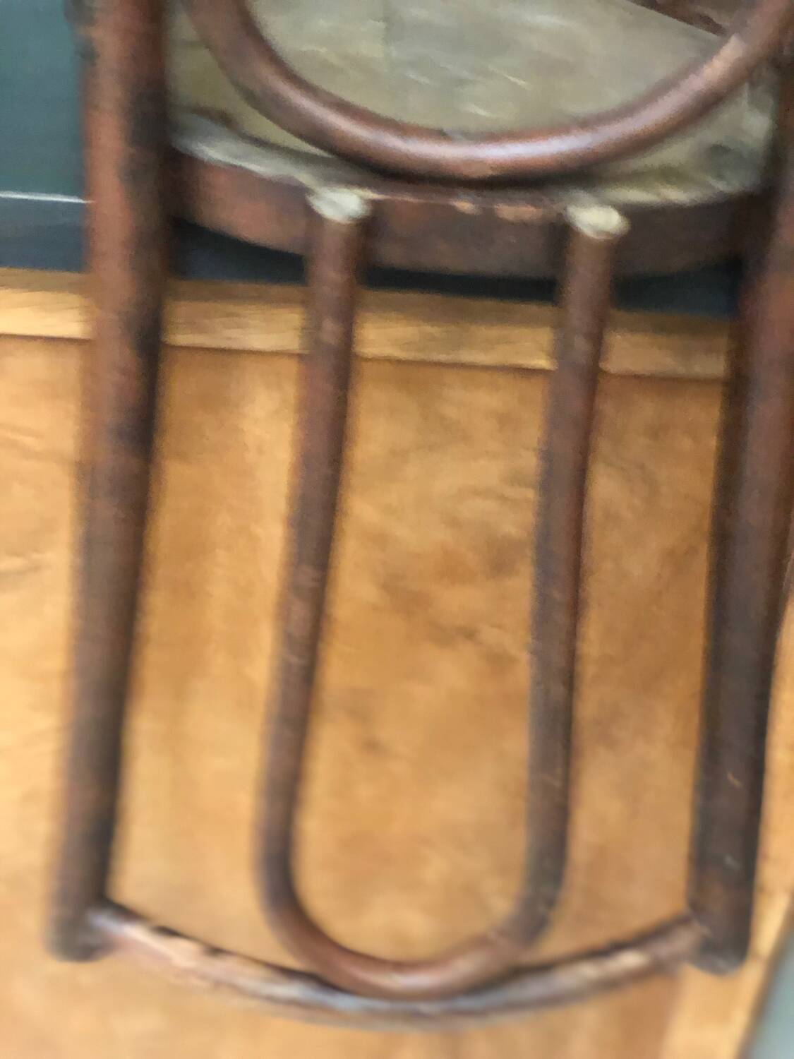 Anciennes chaises bistrot bois courbe