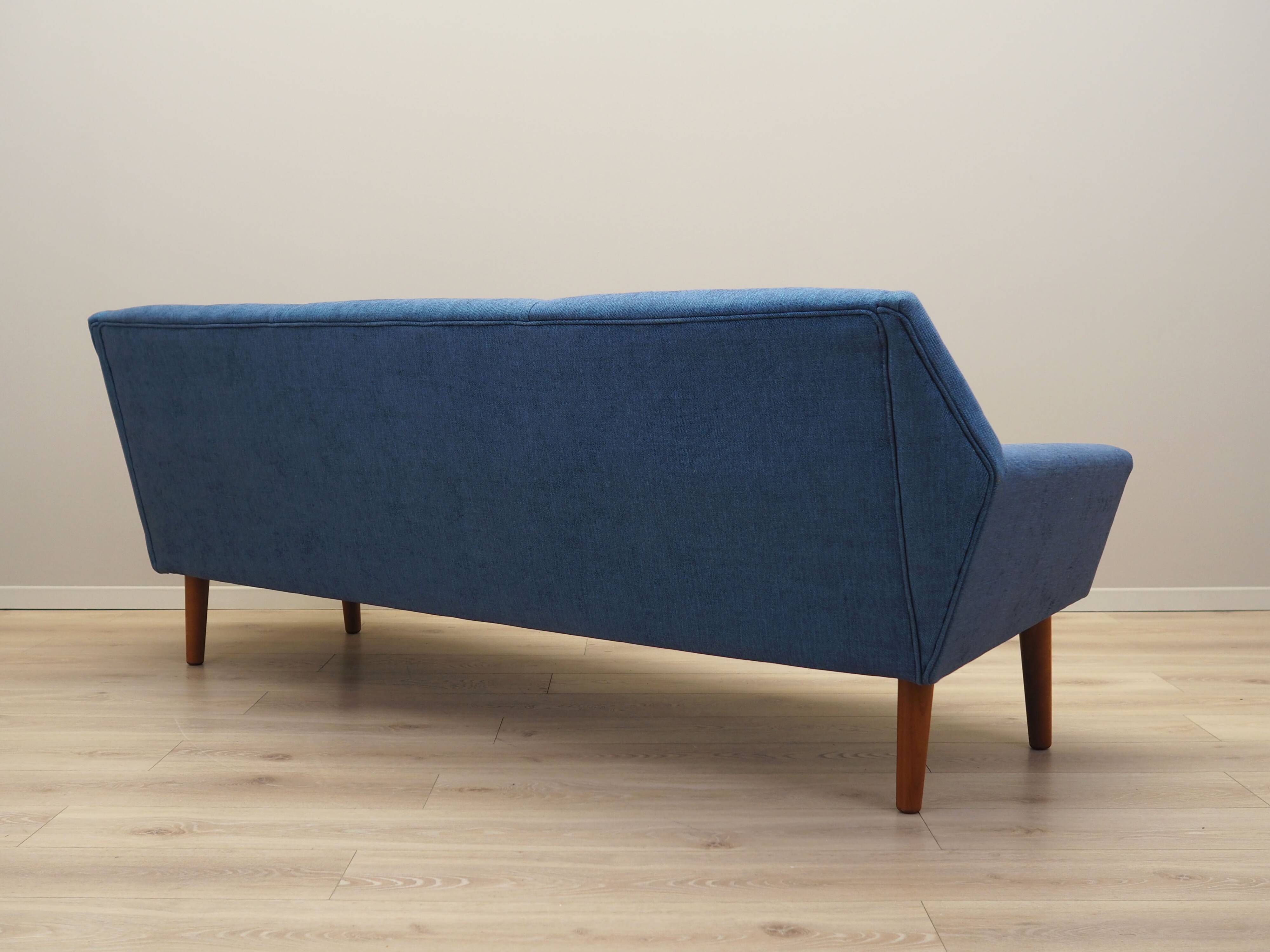 Canapé bleu, design danois, années 1990, production : Danemark