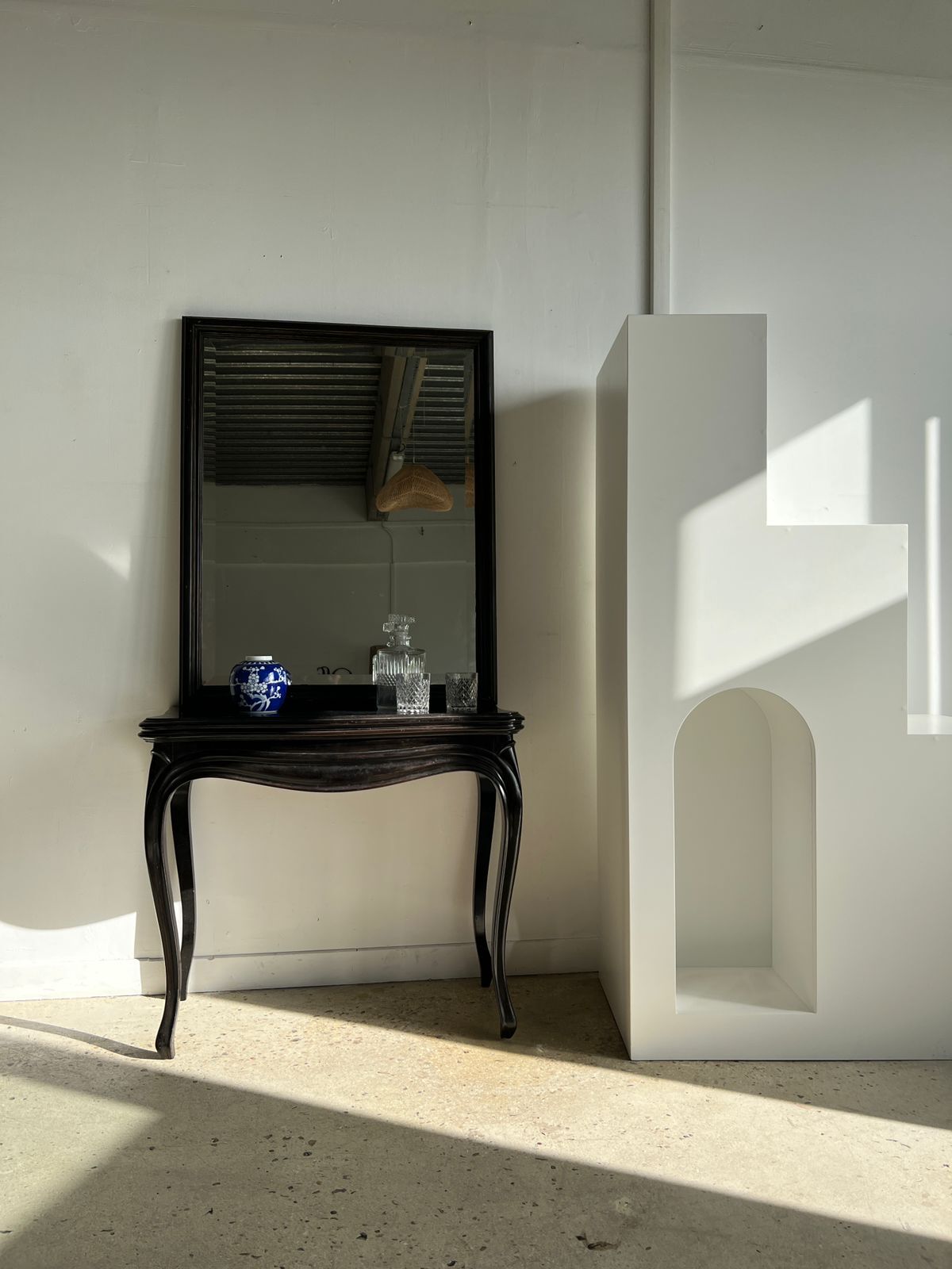 Rectangular mirror in molded blackened wood, beveled glass