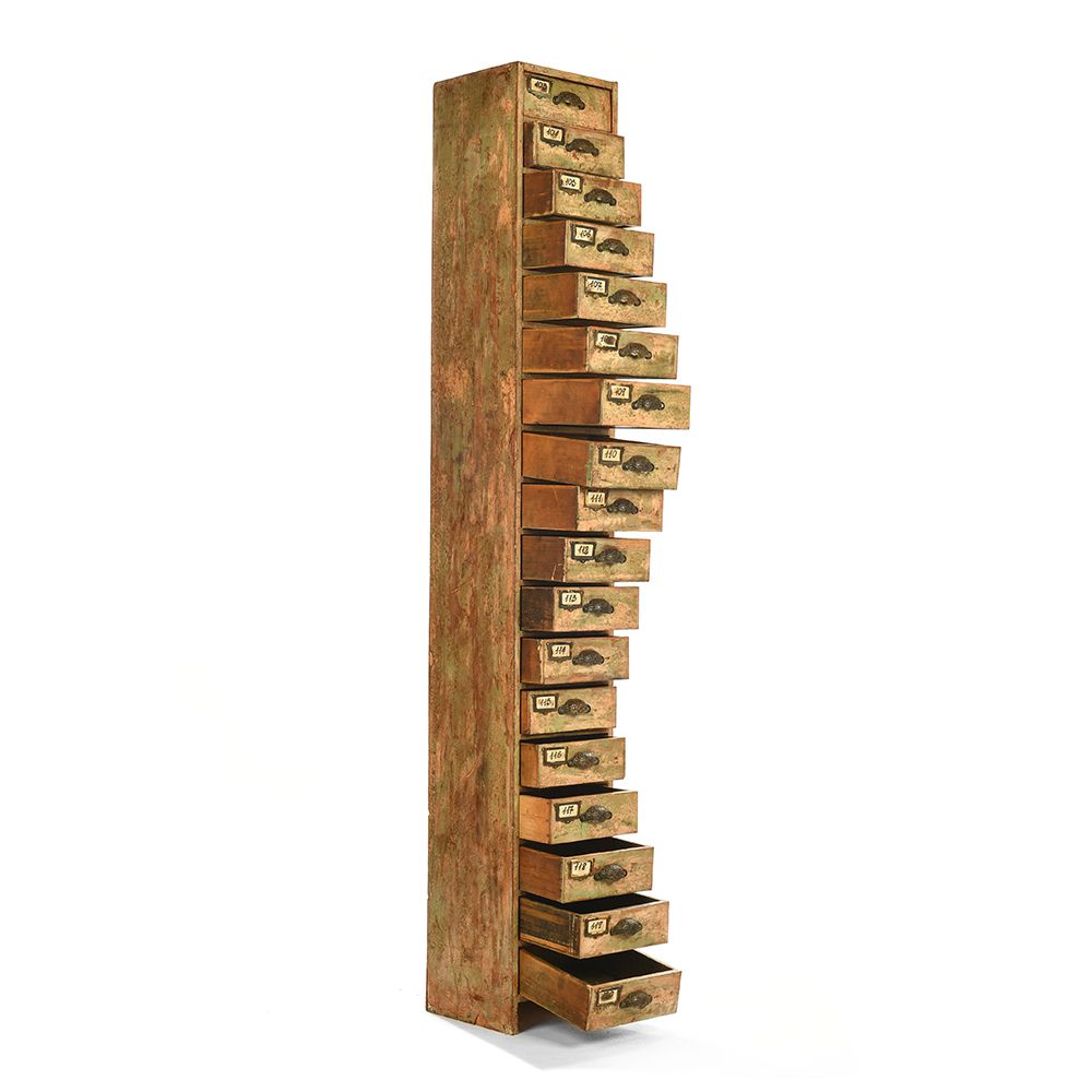 Skated wooden workshop column with 18 drawers
