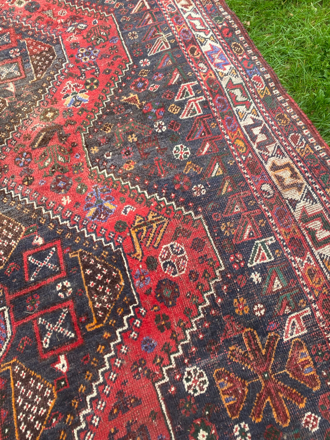 Large Iranian carpet, 100% wool, handwoven, very good condition.