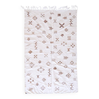 Tapis Kilim blanc à motif Berbère