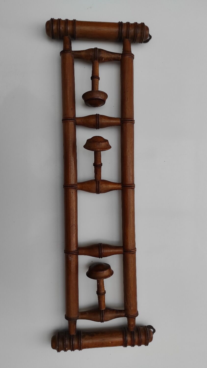 Retractable vintage hook