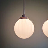 Paire de suspensions Art déco en opaline blanche, 1920-30