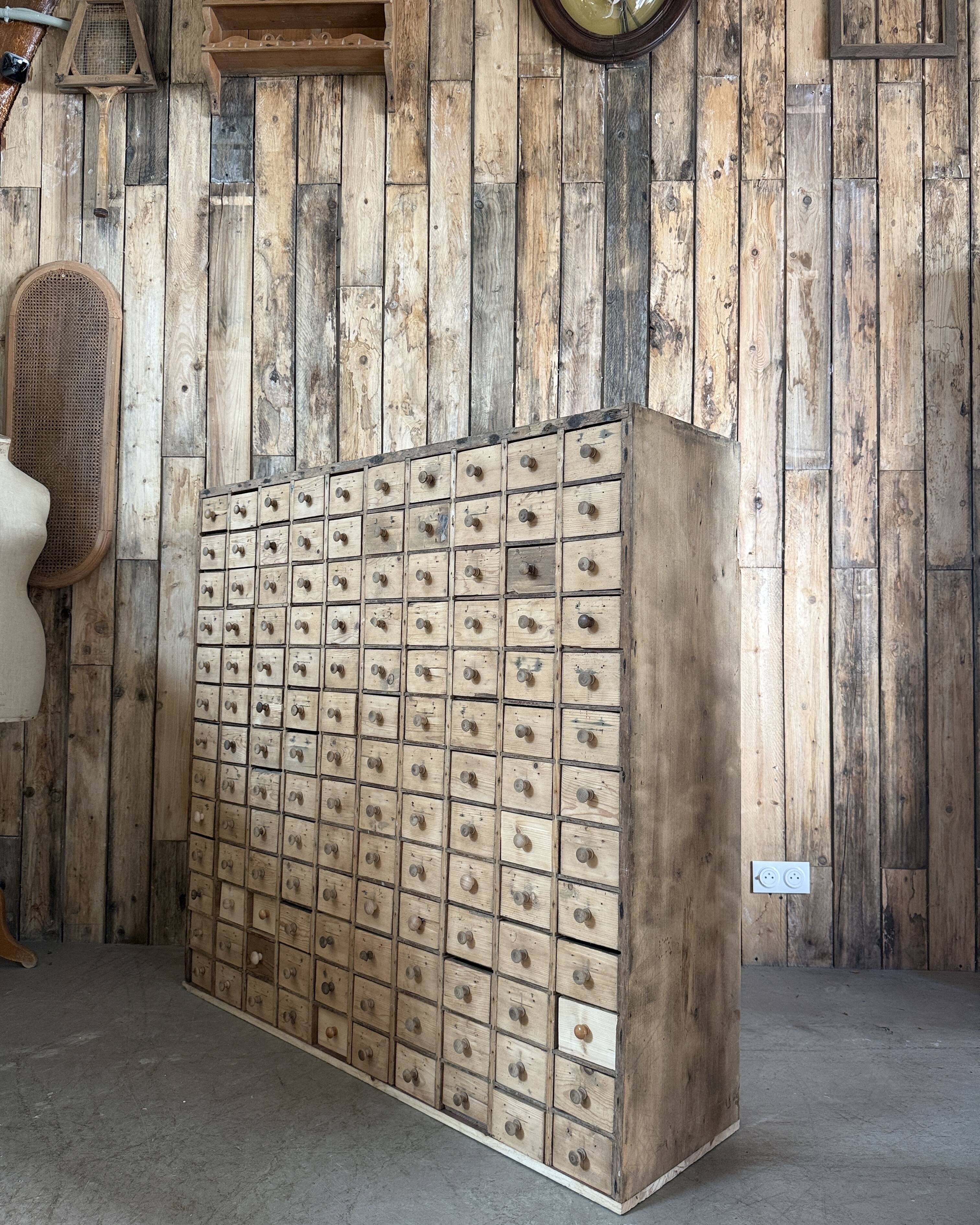 Meuble de métier à tiroirs, rénové