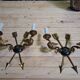 Paire d’appliques en bronze doré aux oiseaux et flèches
