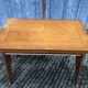 Table vintage portefeuille en chêne aux pieds compas.