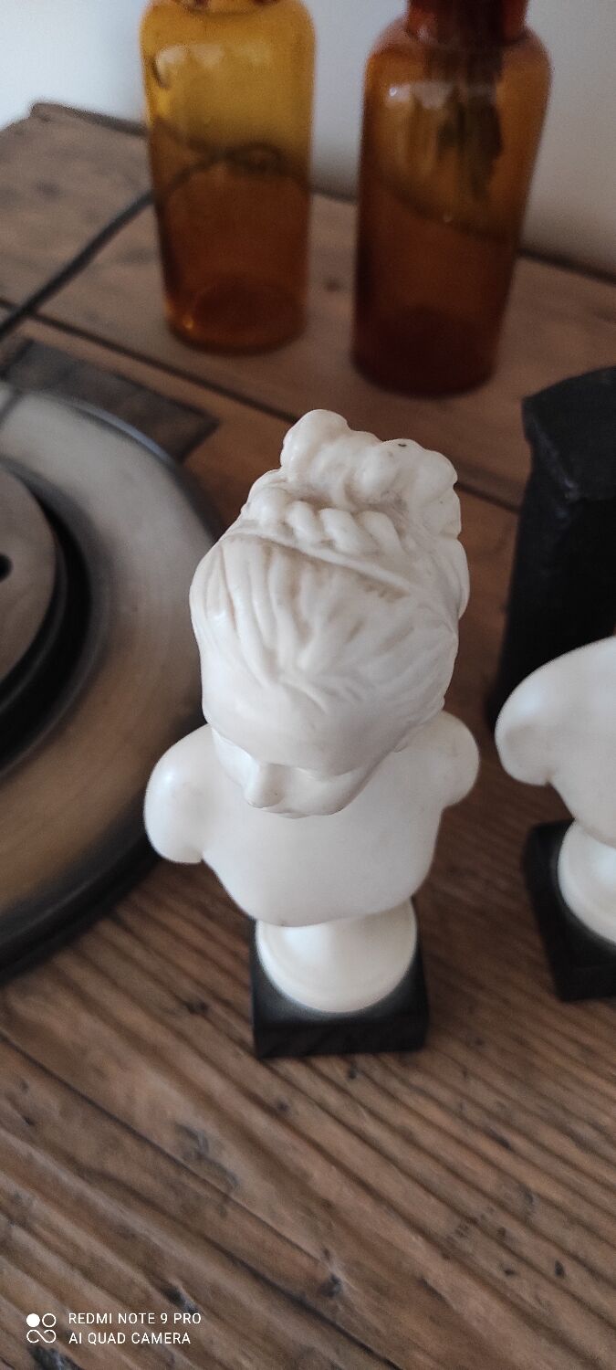 Bust duo Louise Brongniart
