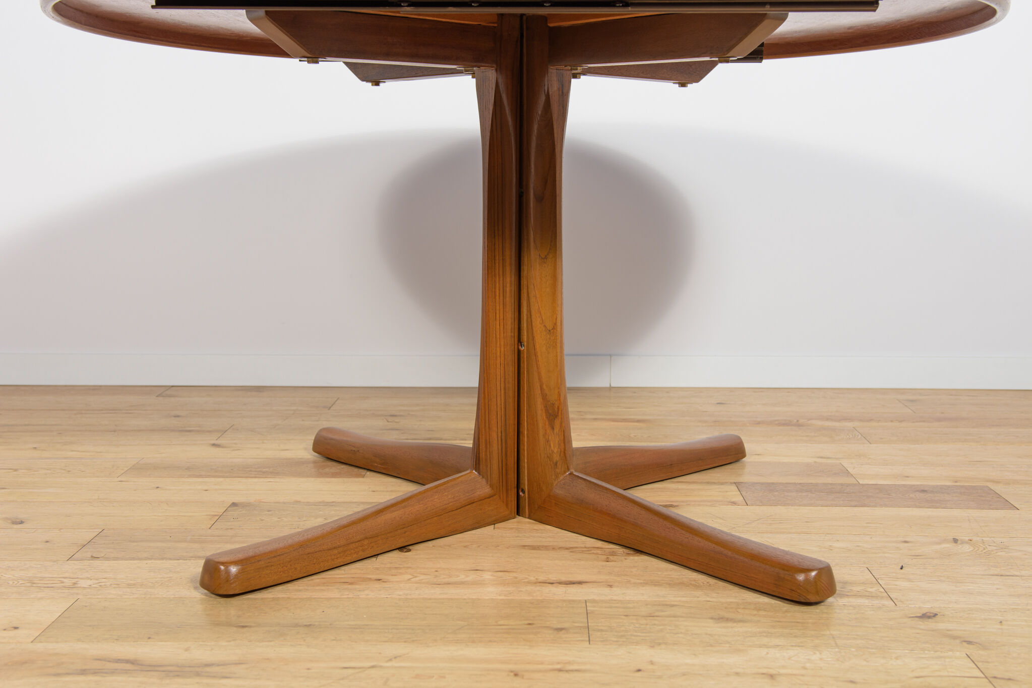 Mid-century round extendable teak dining table from McIntosh, United Kingdom, 1960s