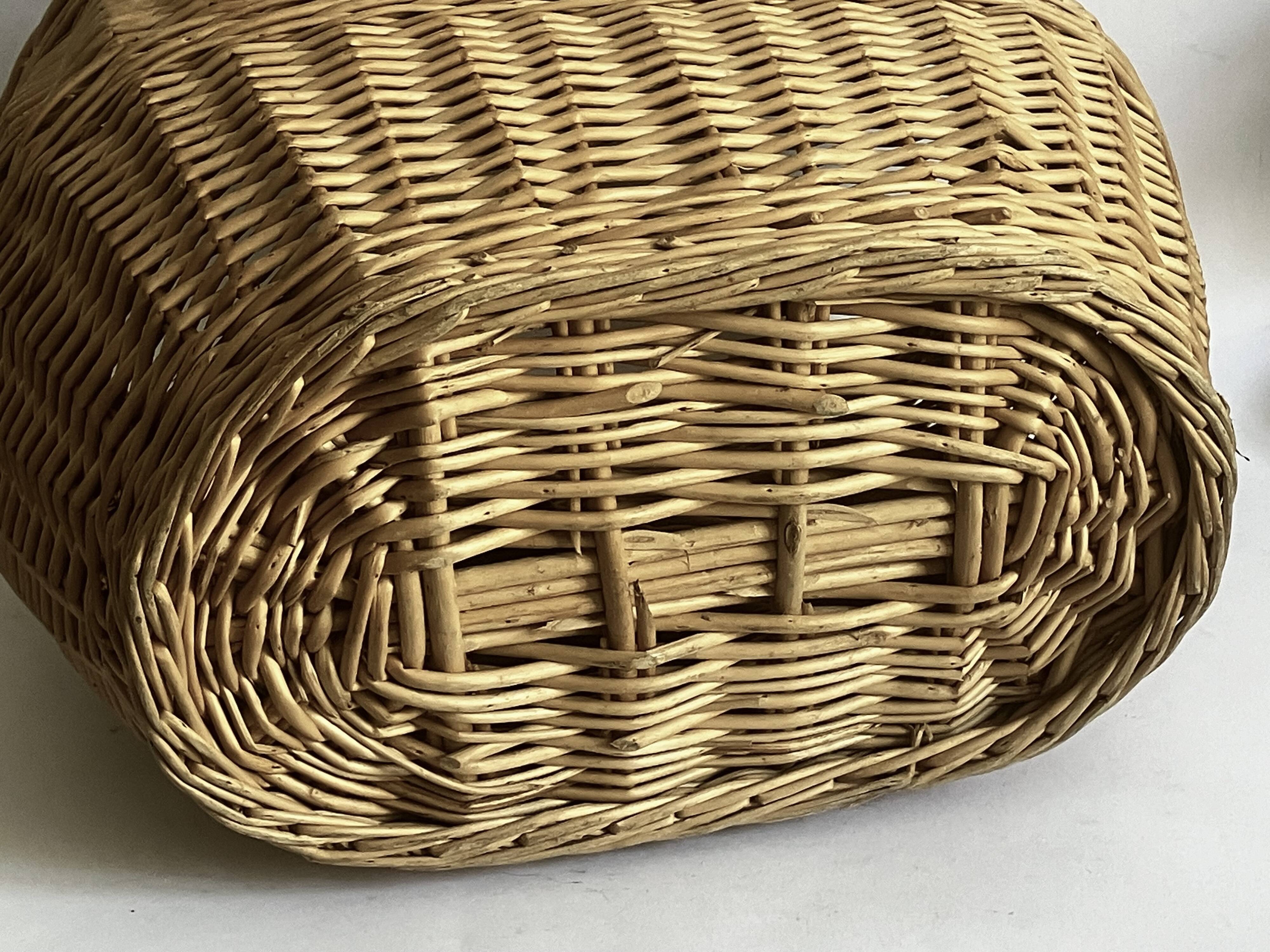 Panier de pêche en osier tressé