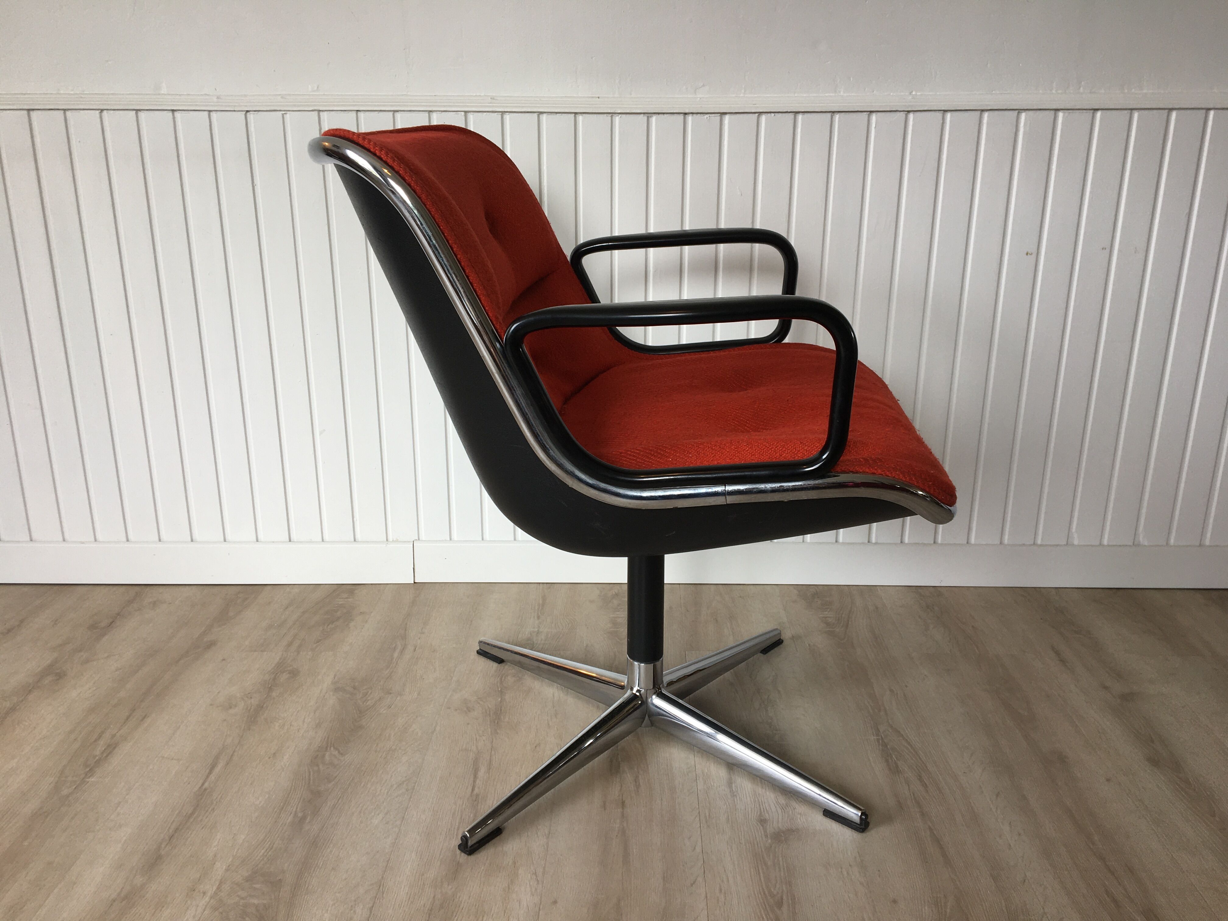 Charles Pollock chair for Knoll International