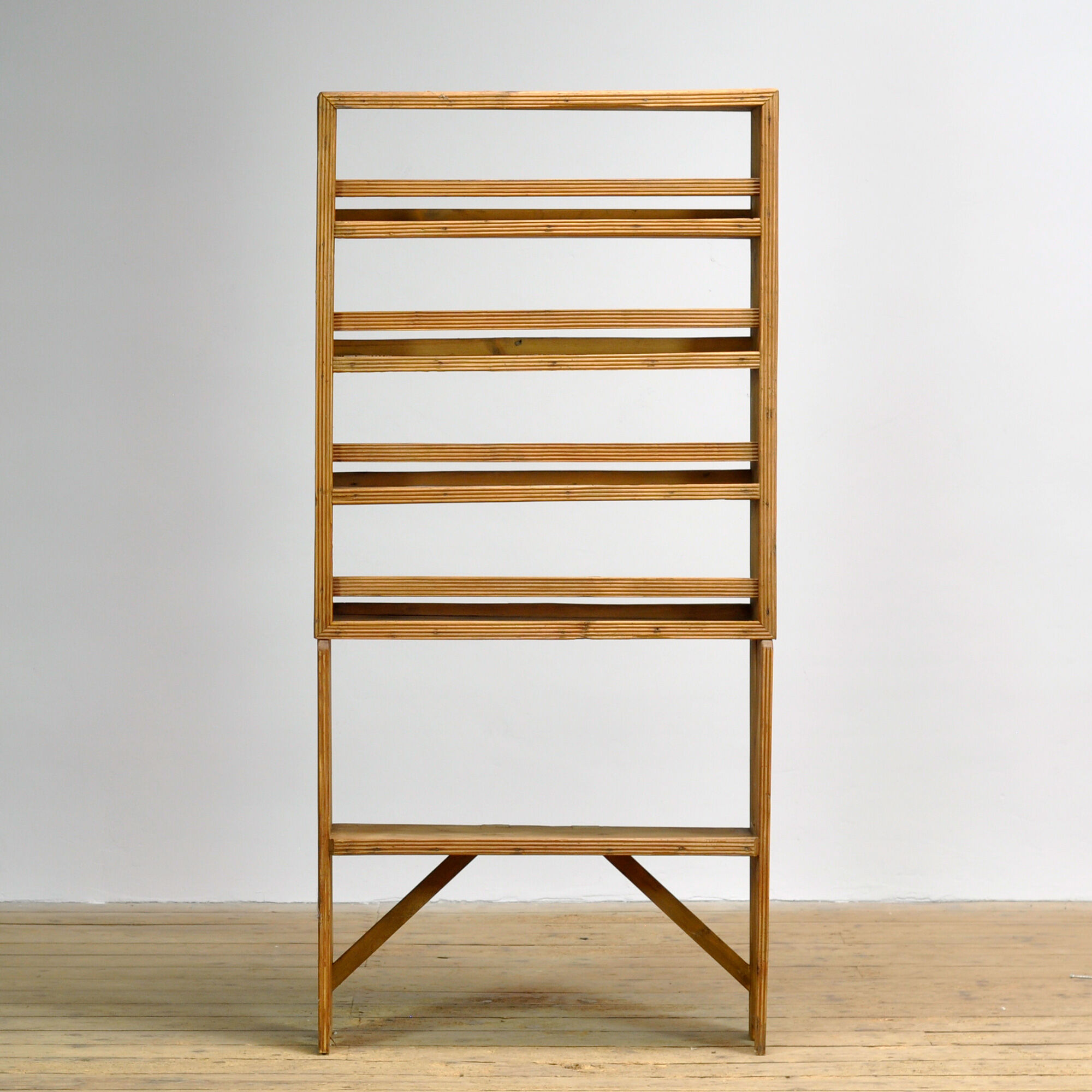 Armoire en pin, vers 1930