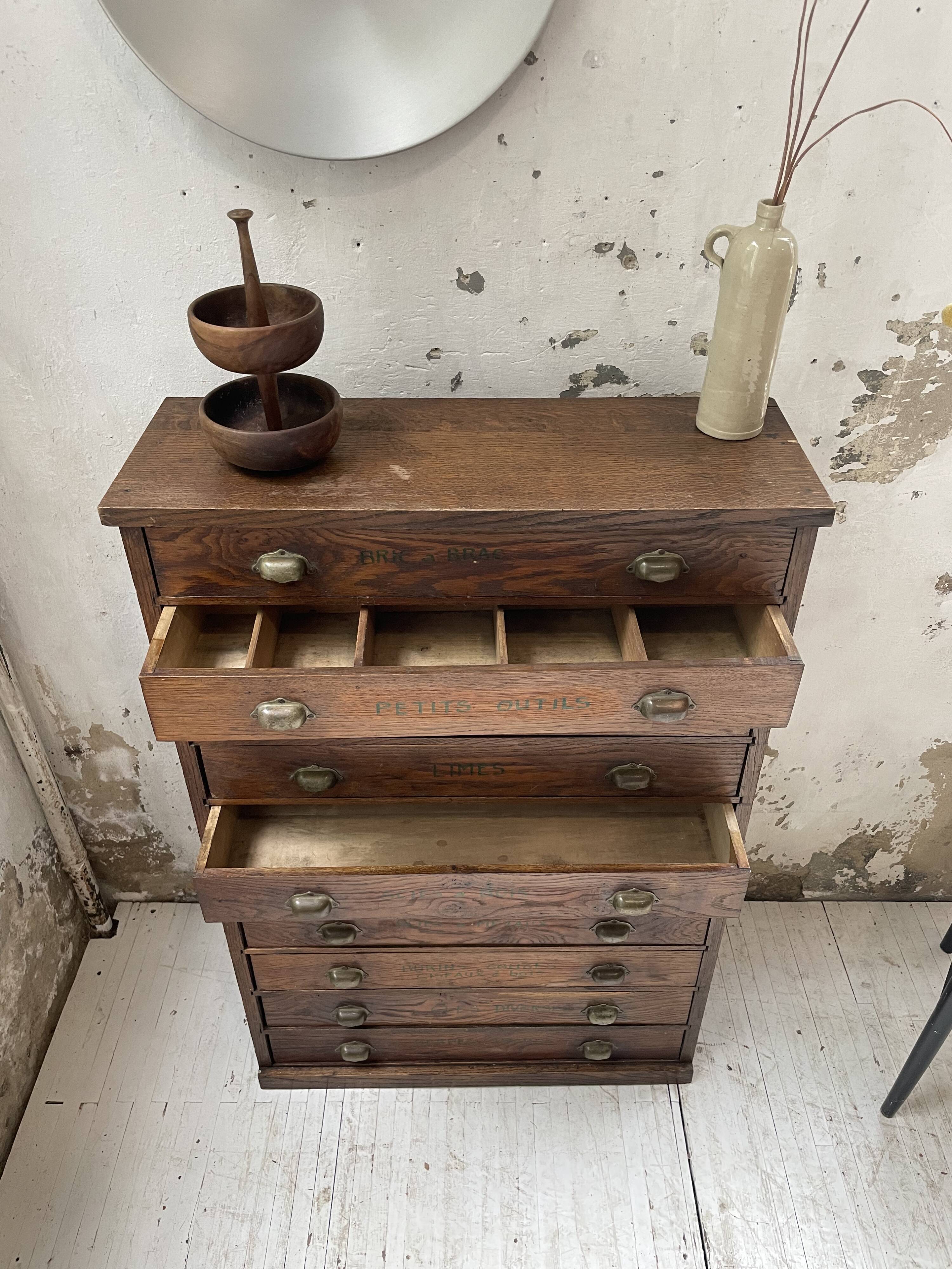 Meuble de métier à tiroir