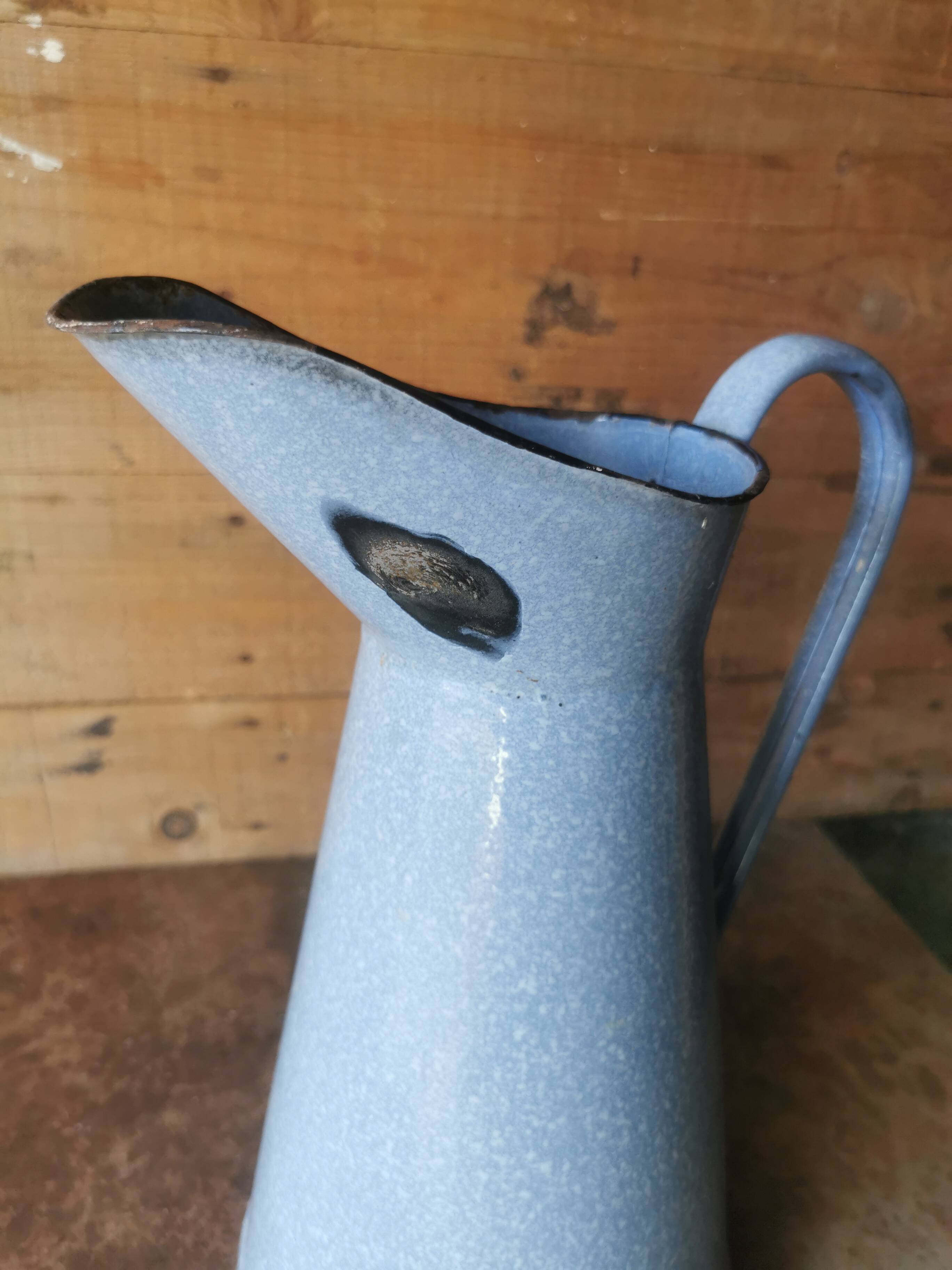 Enameled water jug