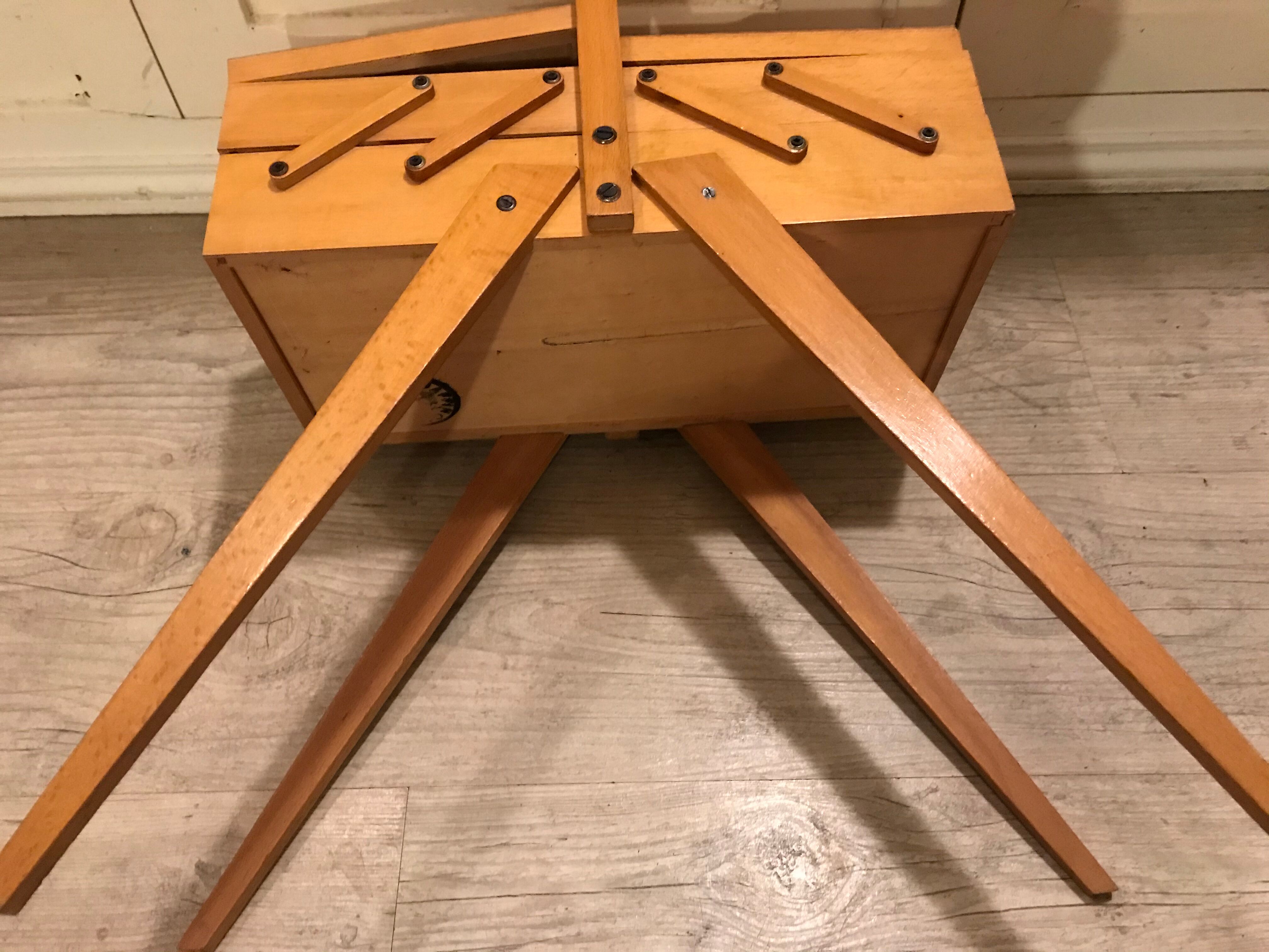 Vintage sewing box 1960 feet compass