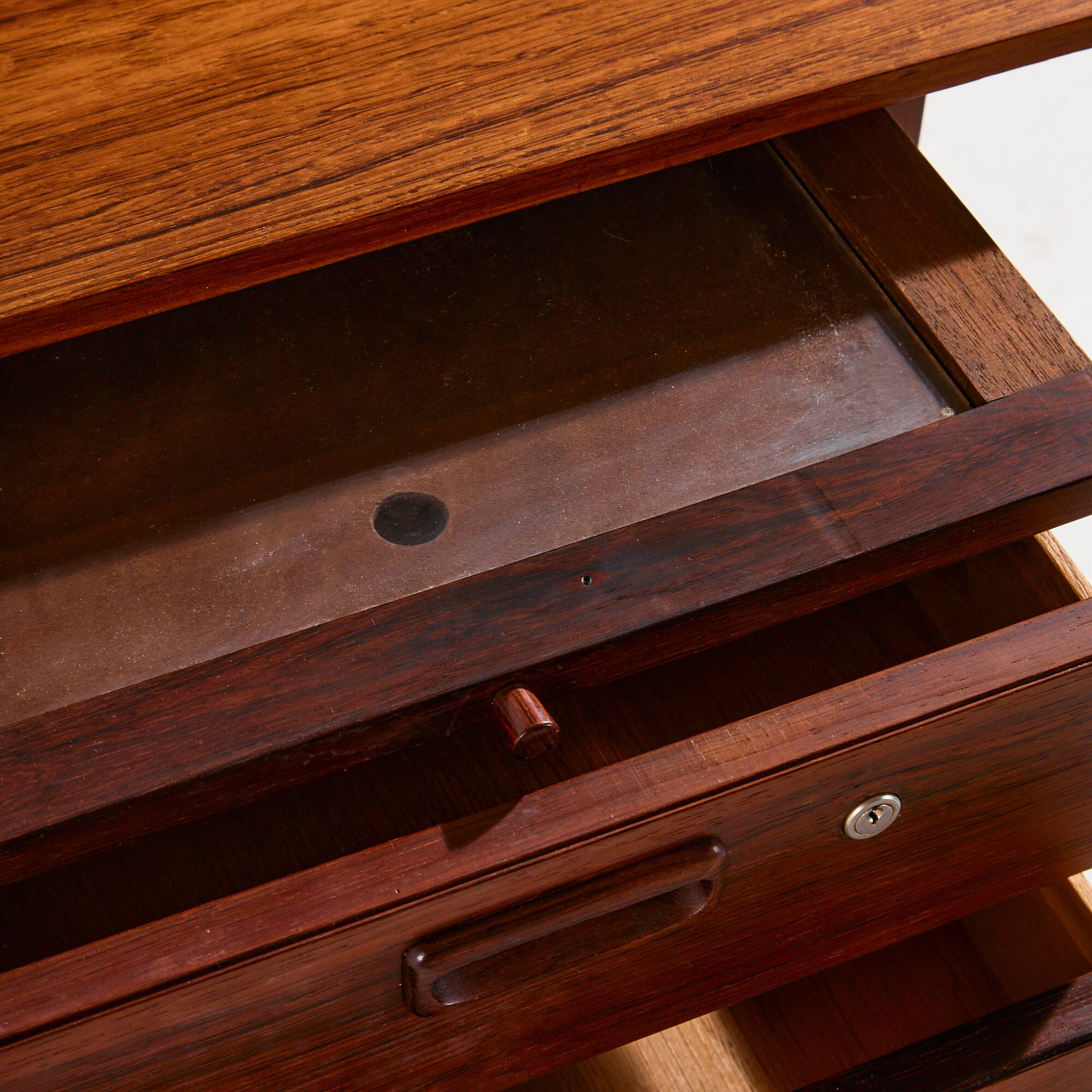 Model 207 rosewood desk by Arne Vodder