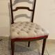 Chaise capitonnée