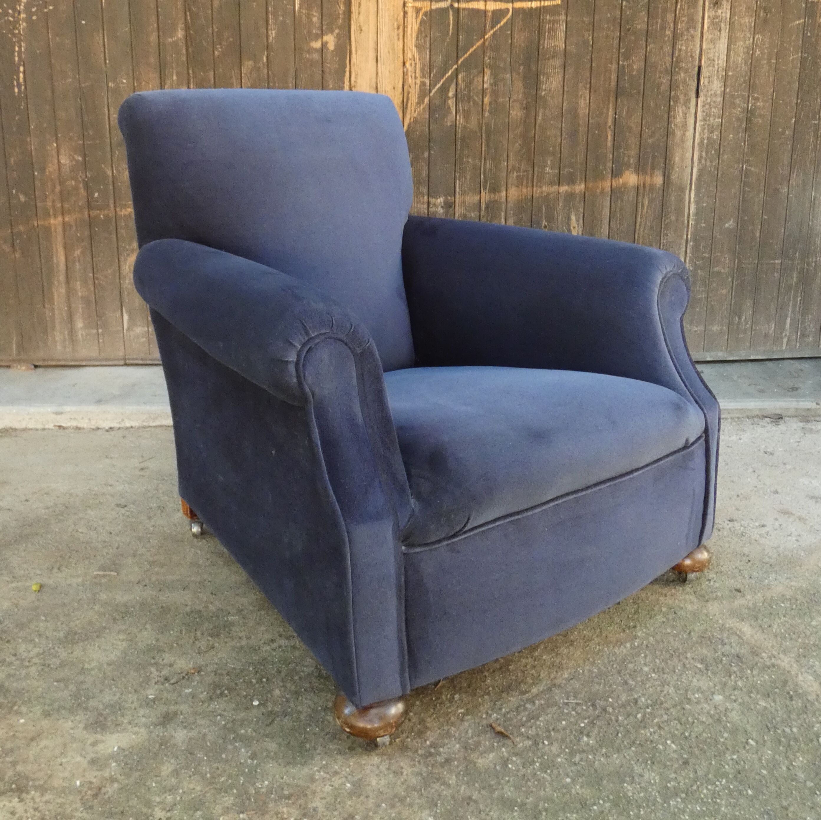 Club art deco blue armchair