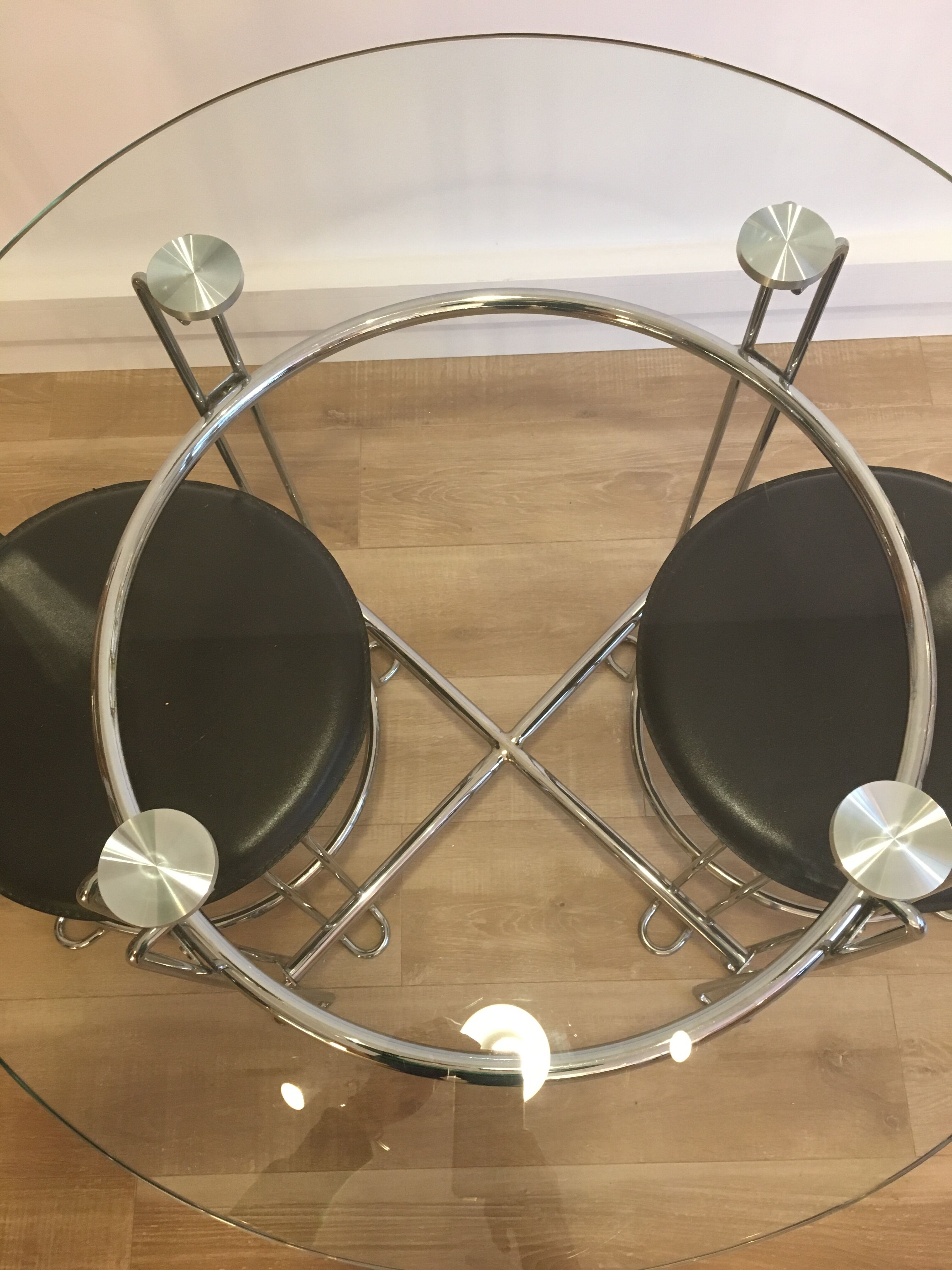 Glass round table and chairs 70/80