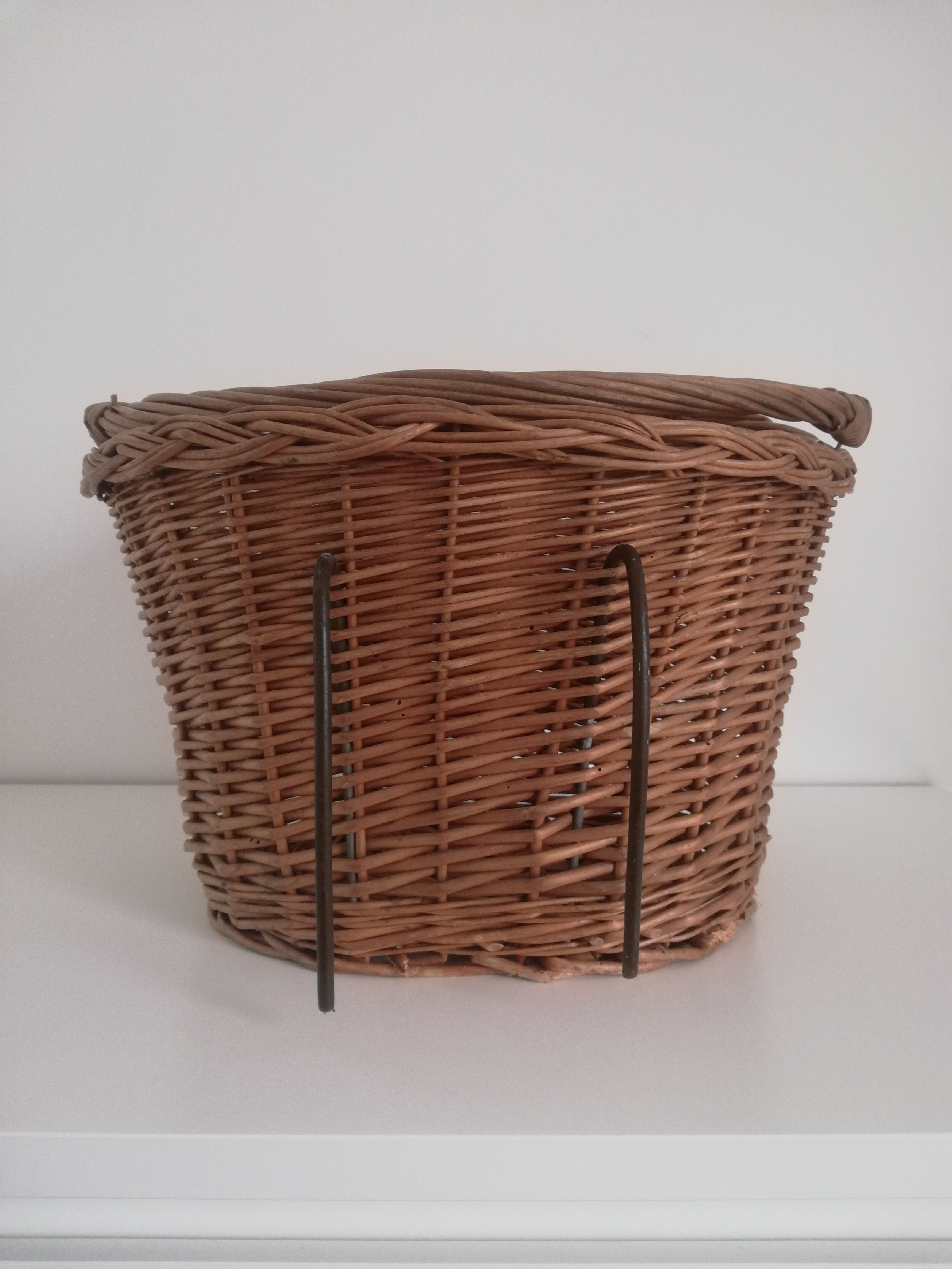 Vintage wicker basket for bicycle