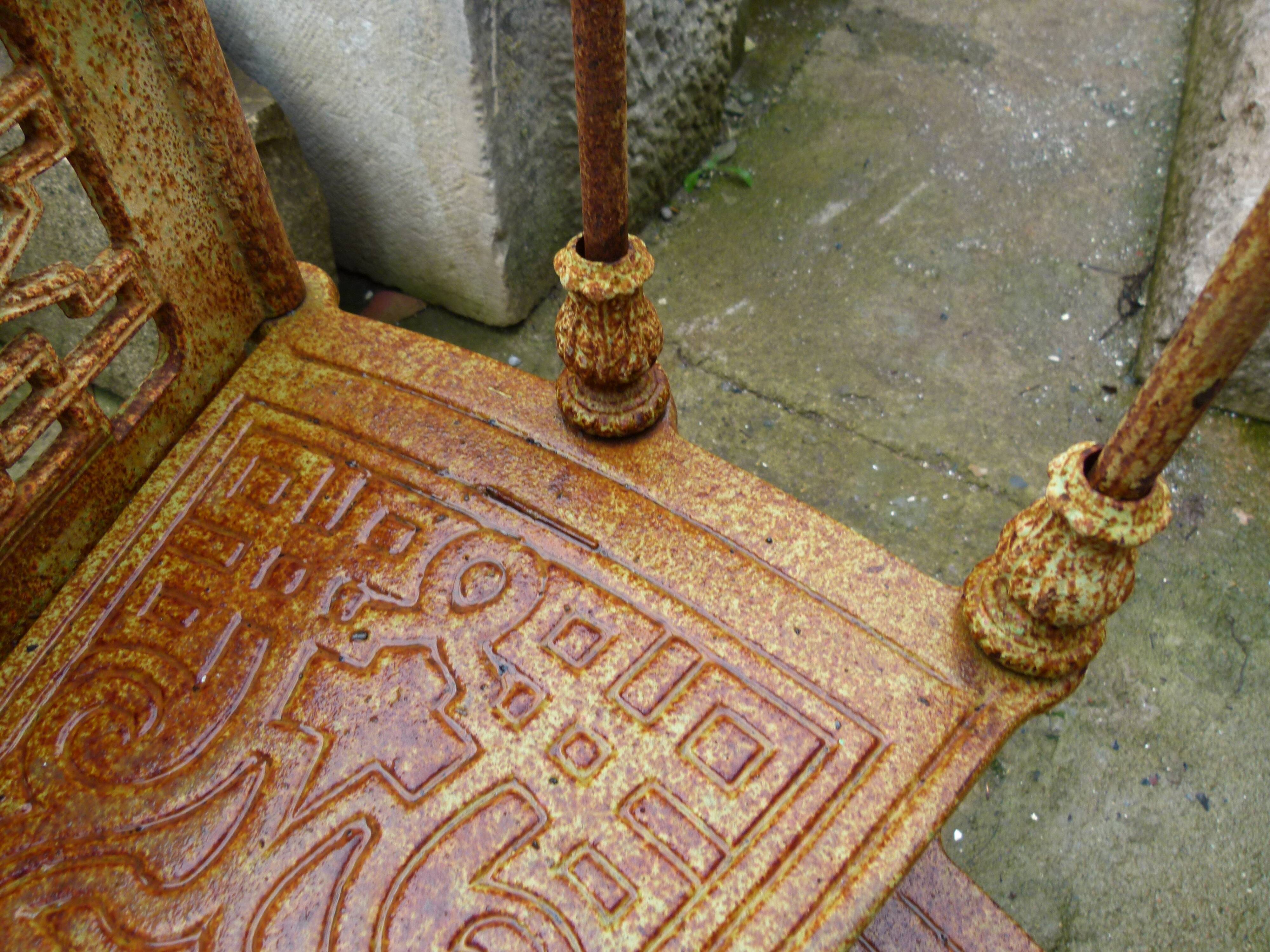 XXeme iron-cast spiral staircase