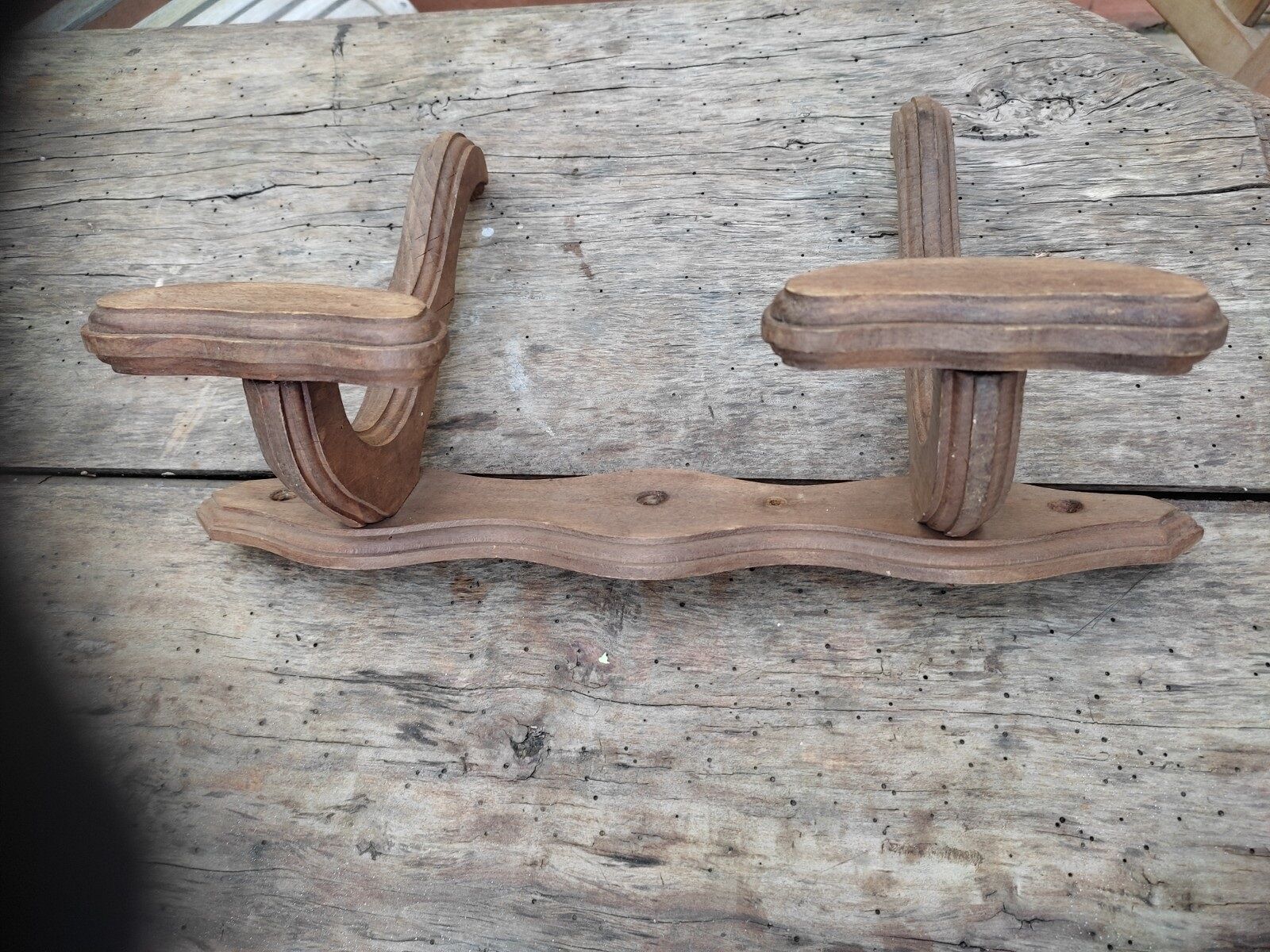 Coat rack patinated wood 2 hooks old dp 0722106