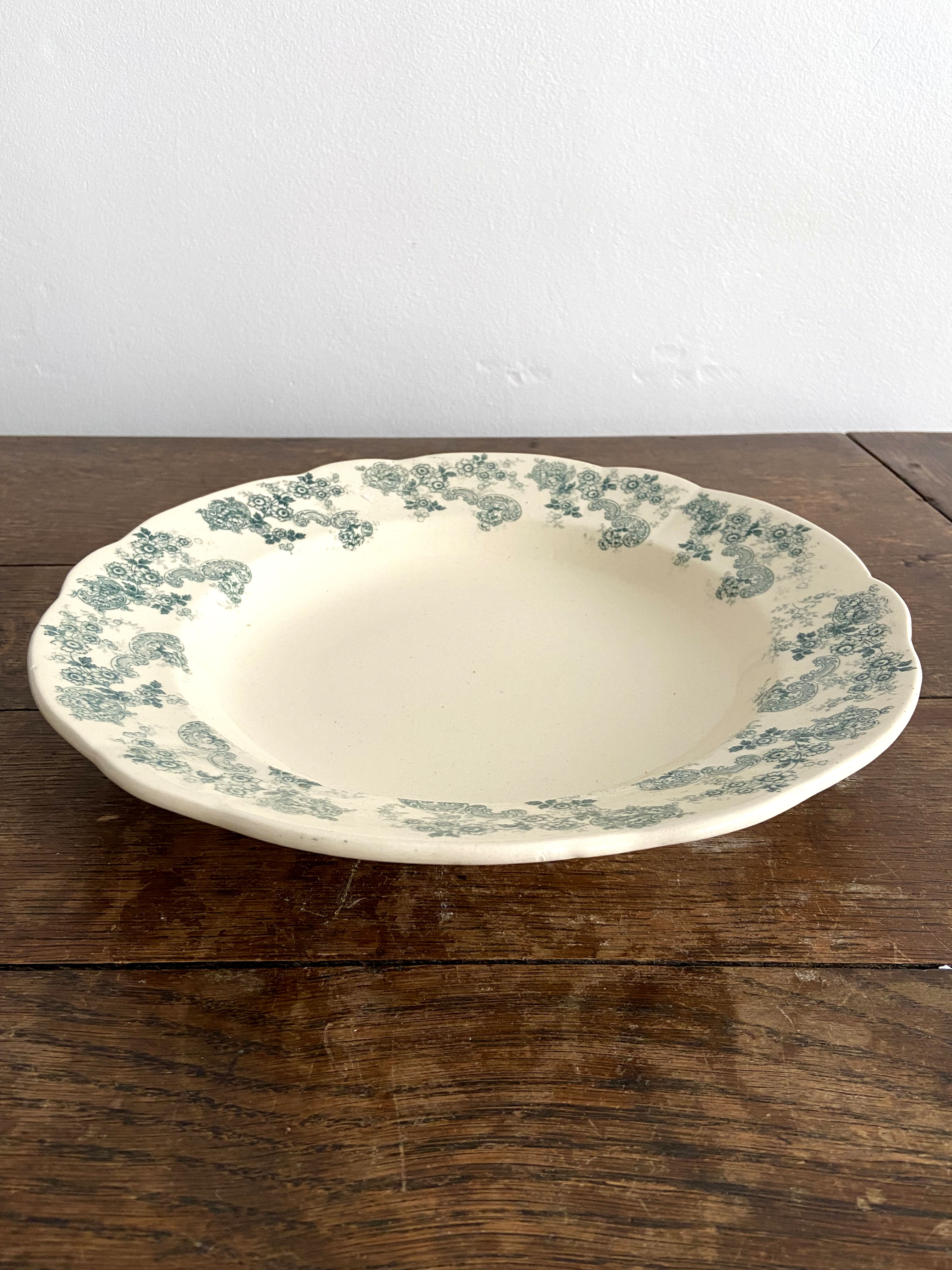 Hollow flat in Longchamp iron earth