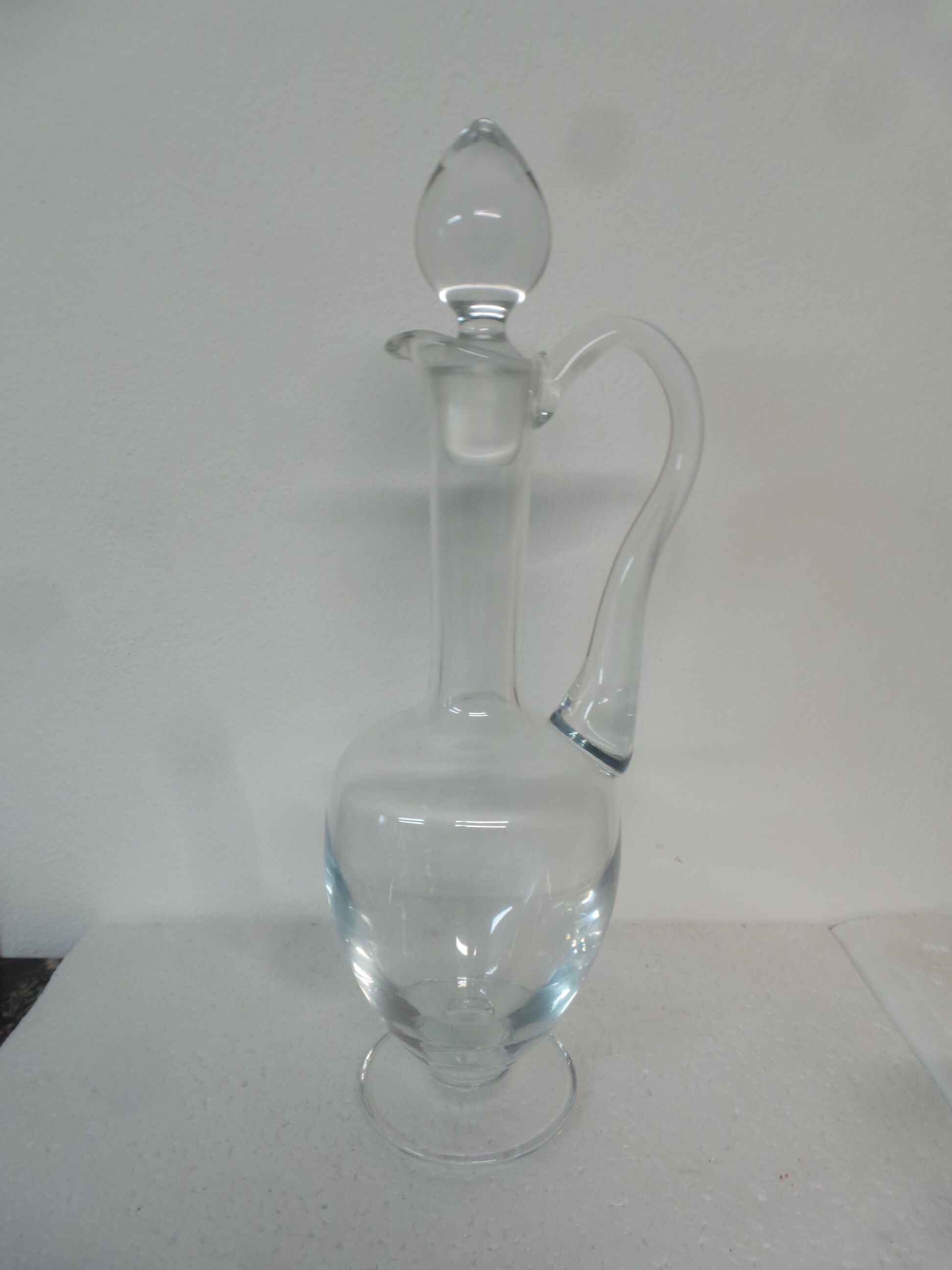 Glass sharp carafe