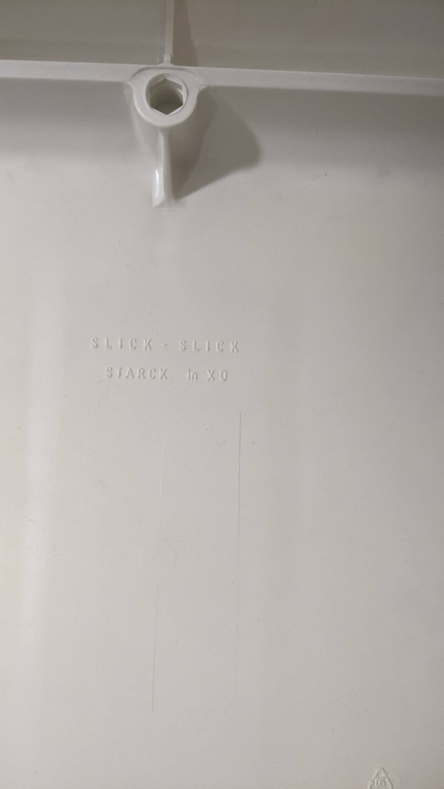 Chaise design blanche slick slick par Philippe Starck xo