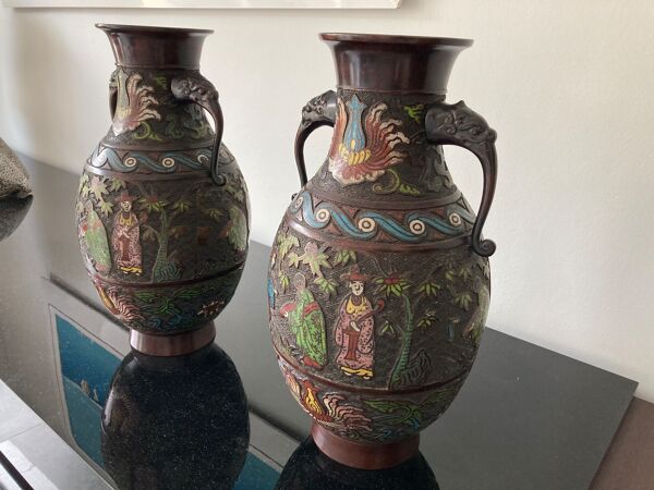 Paire de vases balustre en bronze preriode ''meiji