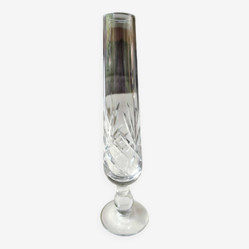 Vase soliflore en cristal. Motifs croisillons/feuillus. Haut 24 cm
