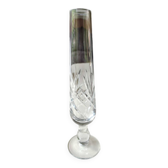 Vase soliflore en cristal. Motifs croisillons/feuillus. Haut 24 cm