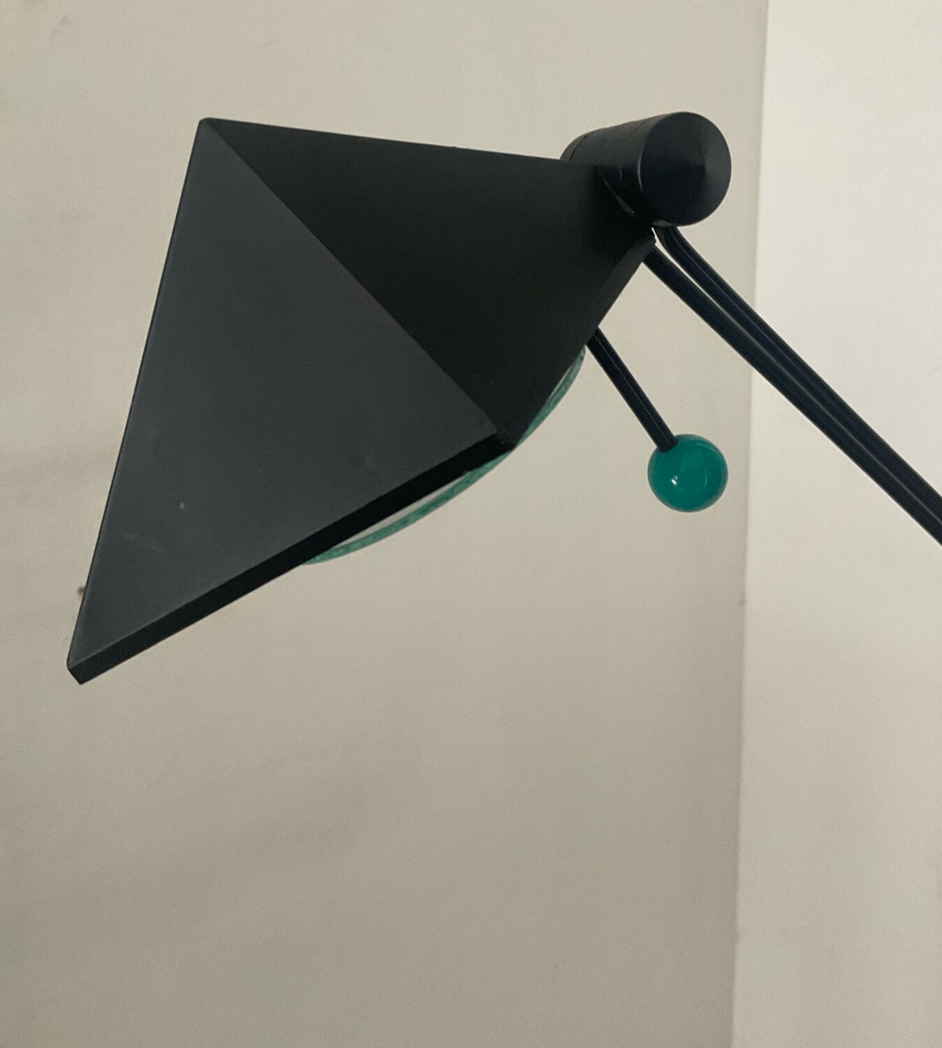Post-Modern articulated lamp in Memphis style from the 1980s.