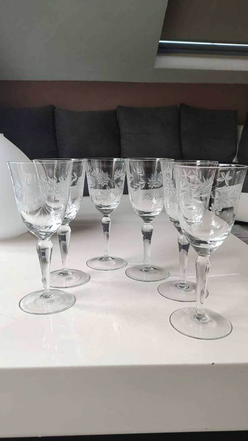 Set of 6 Large stemmed wine glasses