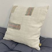 Coussin carré en toile ancienne style Kilim