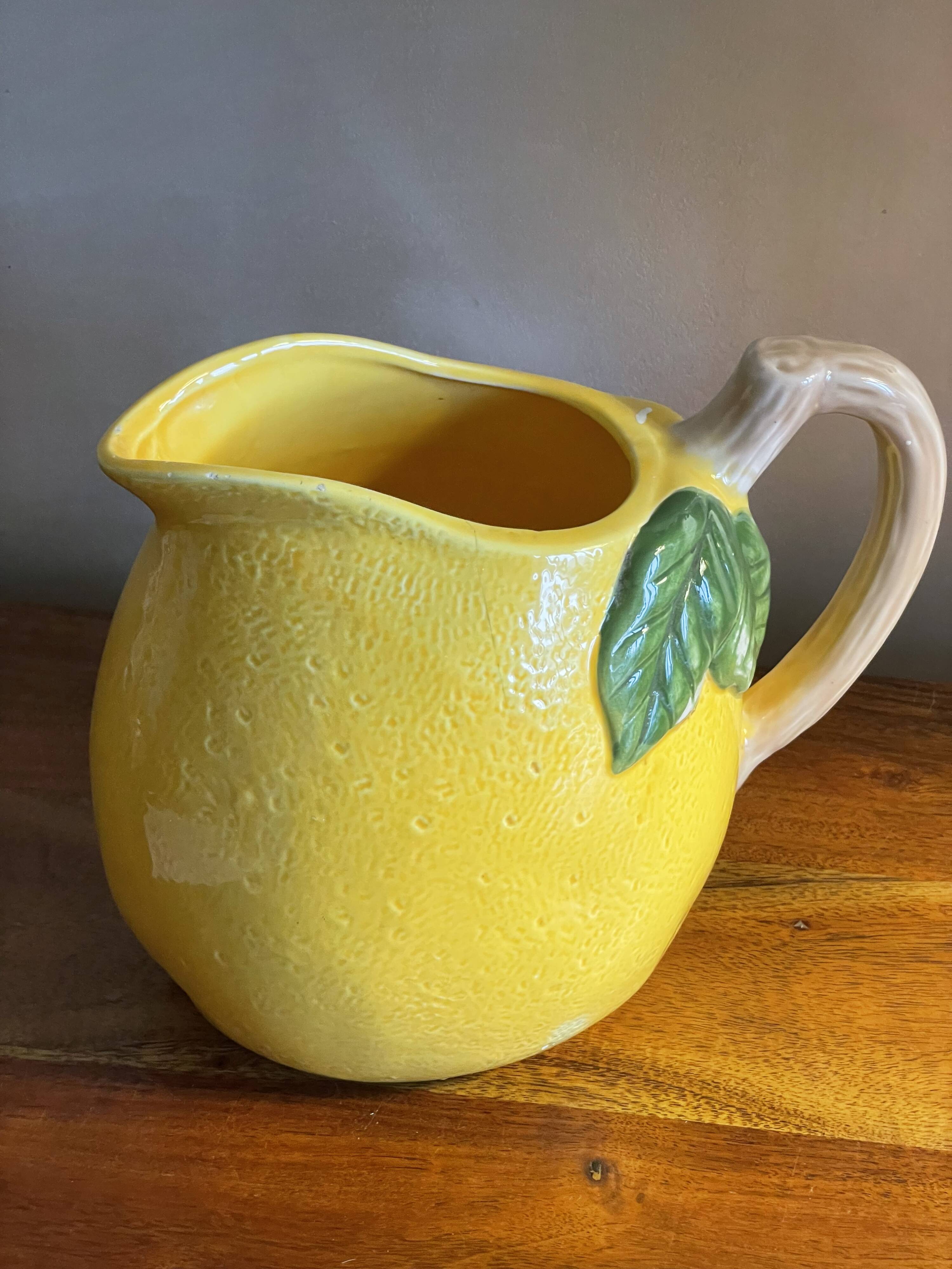 Lemon slip pitcher