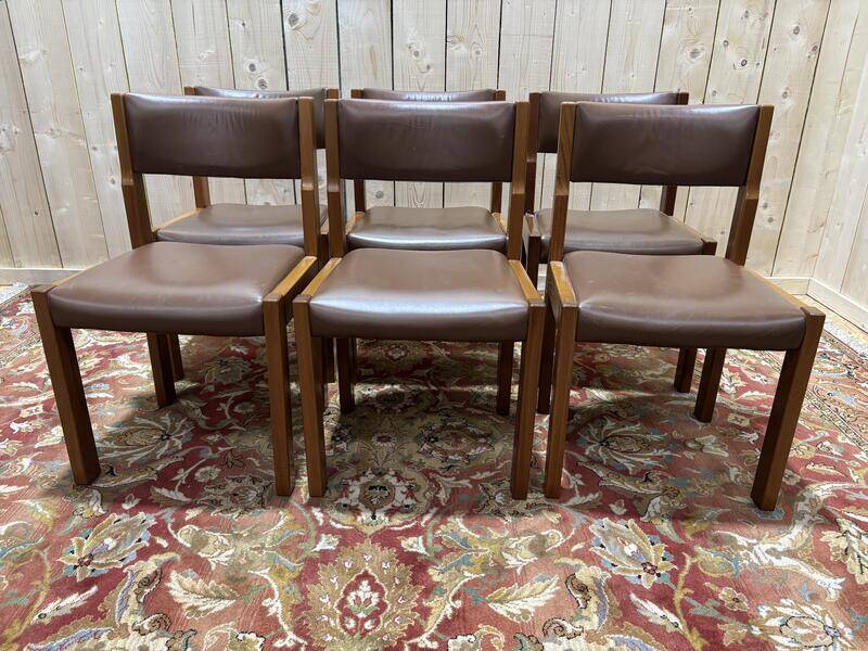 Série de 6 chaises dans le goût de Regain assises cuir