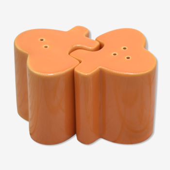 Orange-interlocking Amadeus salt and pepper shaker