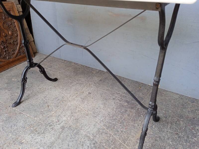 Bistro table for 4 people in white marble