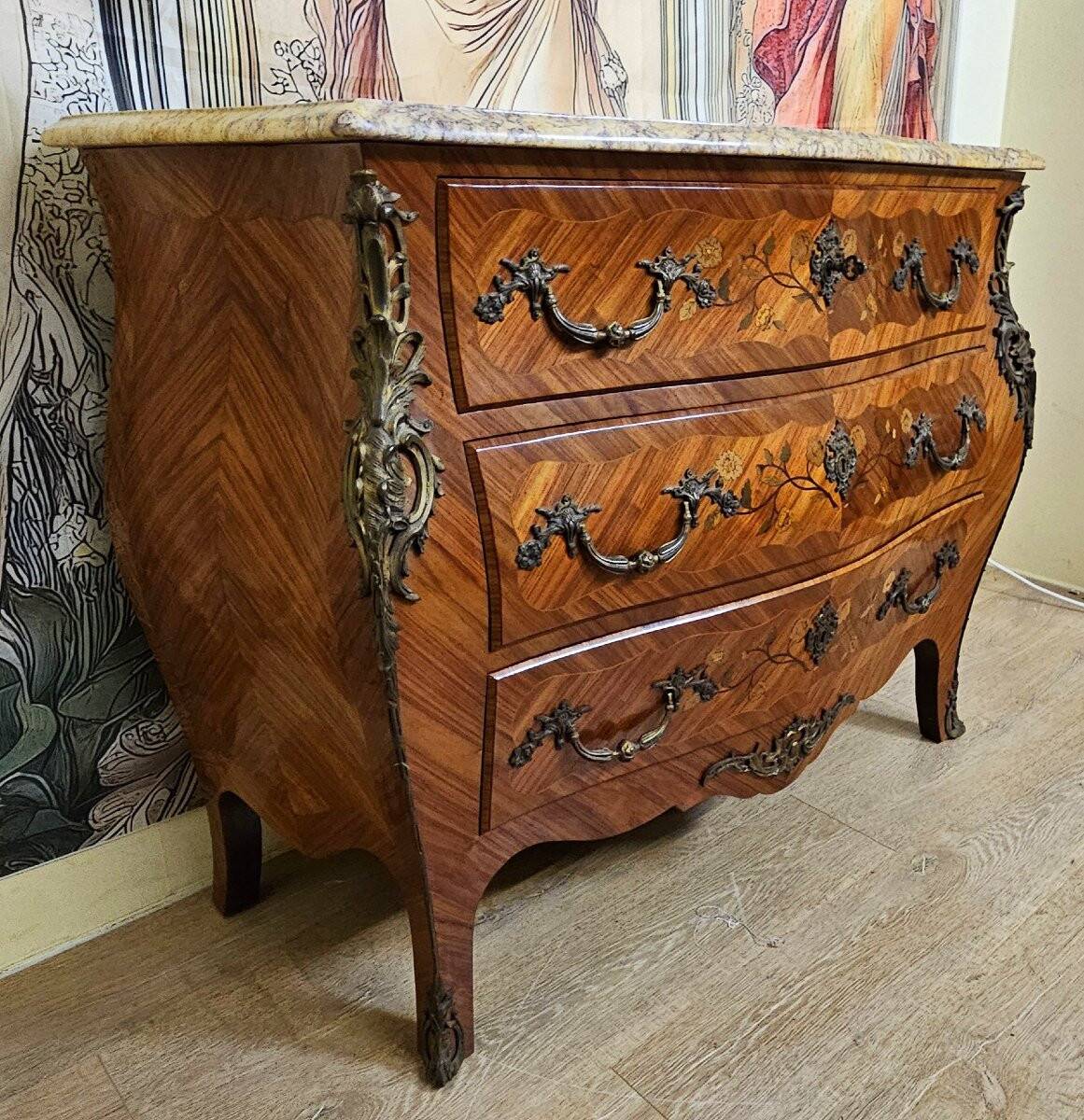 Curved Louis XV style commode with marquetry – Marble top – Gilded bronzes –