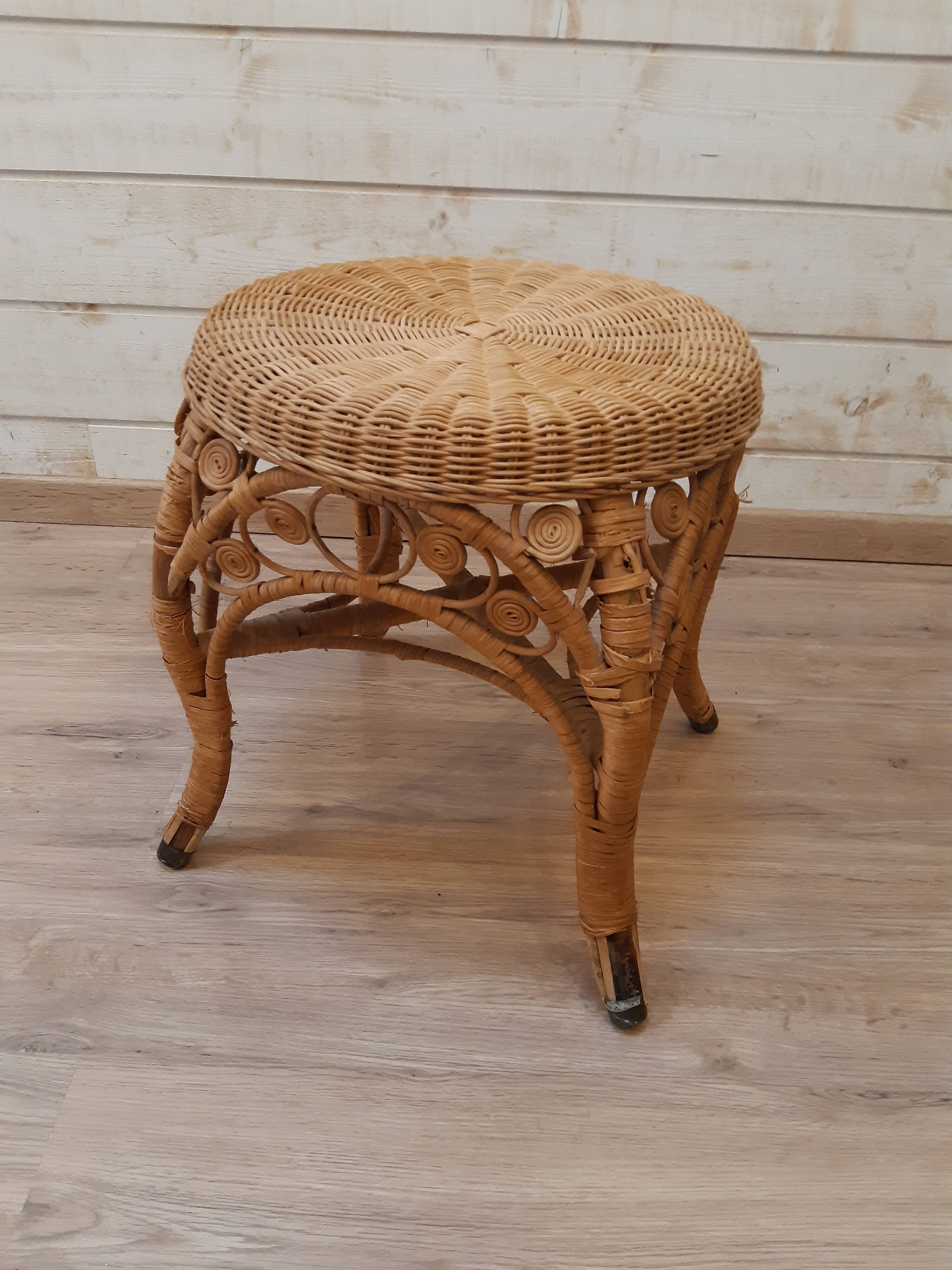 Rattan peacock stool 60