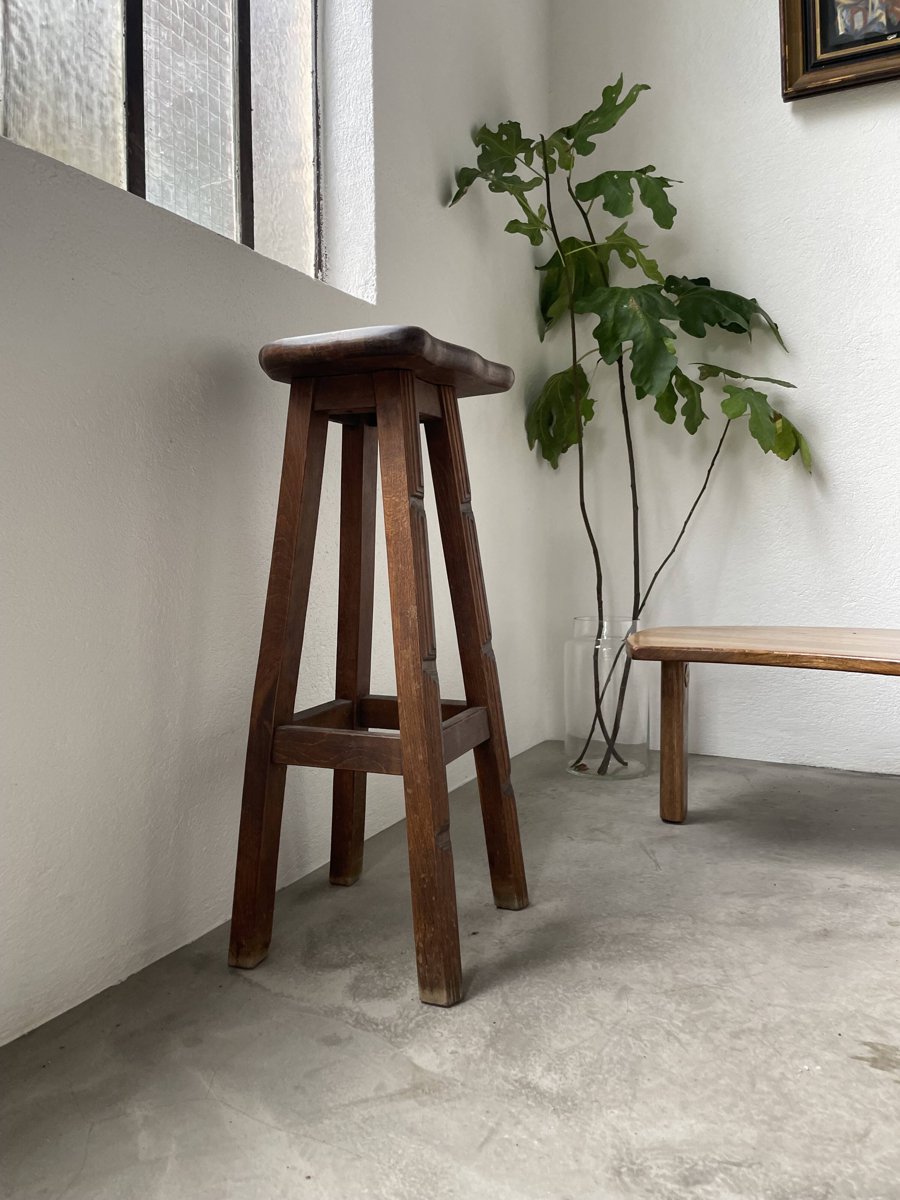 Tabouret haut brutaliste