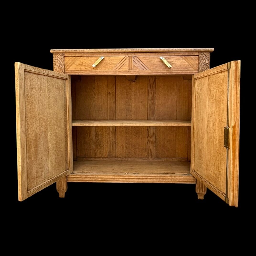 Art Deco buffet in raw and solid oak, 1935.